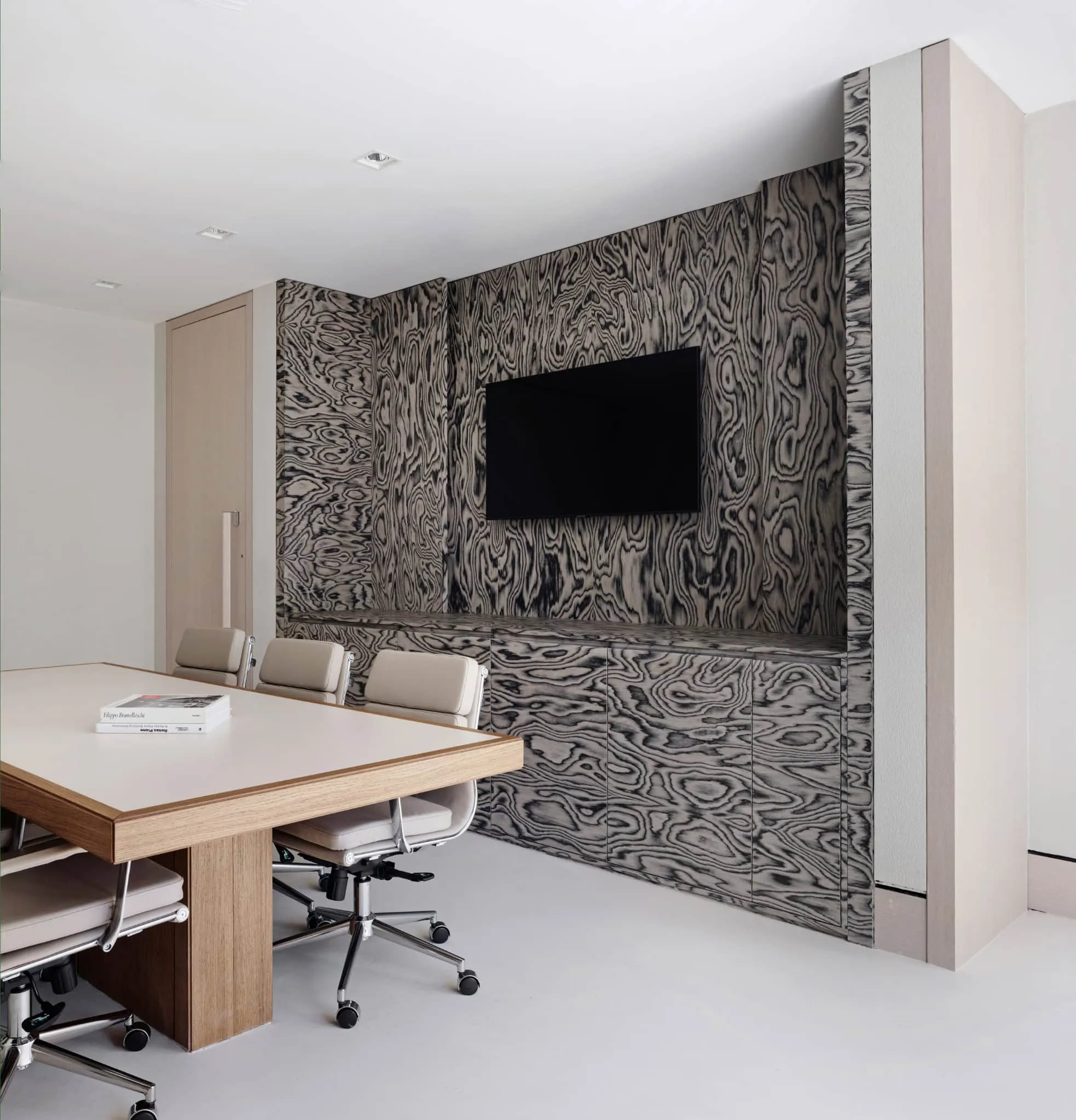 Modern open office with blue wooden panels in Özlenir Headquarter by URBANJOBS