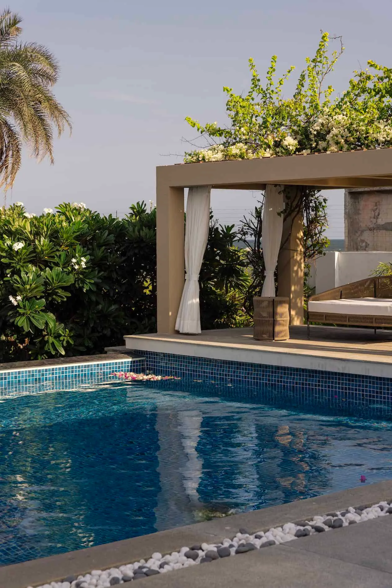 带有海滨设计元素的双层空间