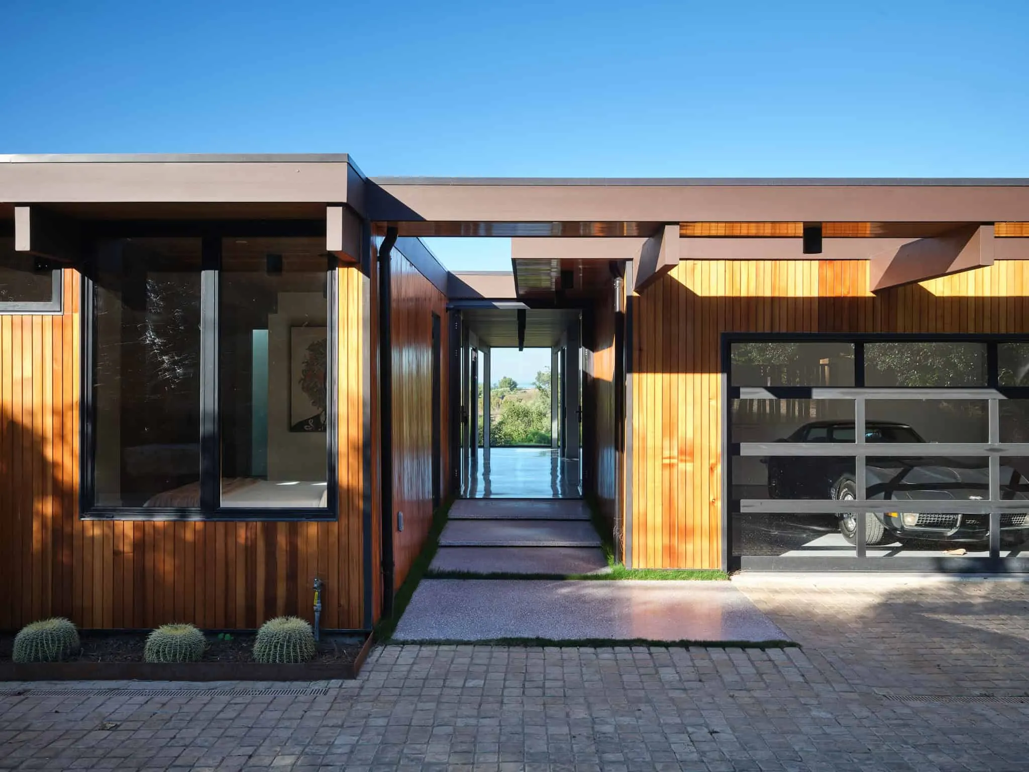 Malibu Glass Box House 住宅 pavilion 轴线与车库，Klopf Architecture 设计 – 马拉白，加州