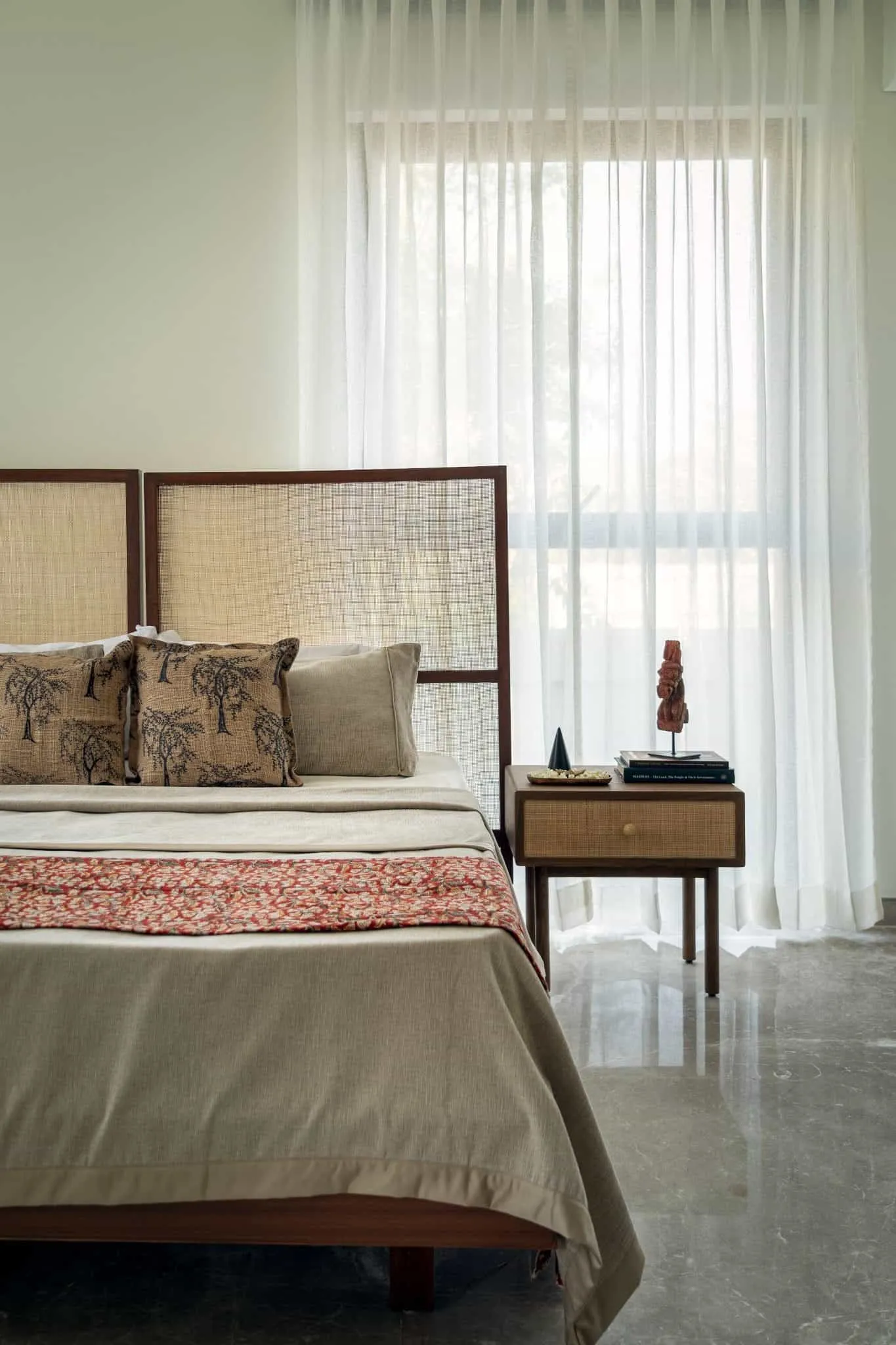 House Of Lines Boat Club – Bedside Display, Chennai