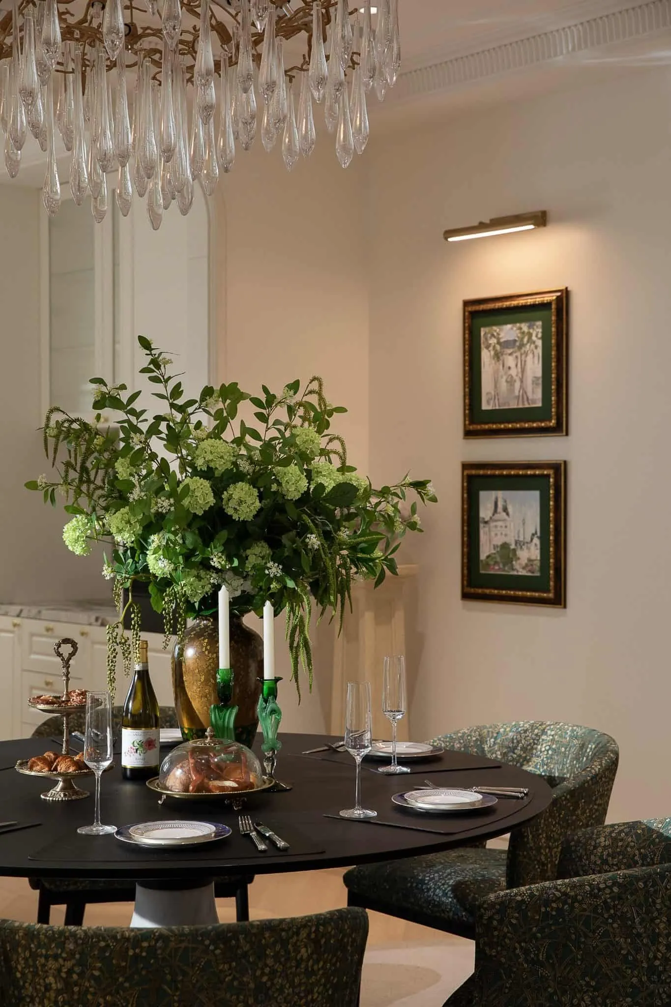 Crepuscule Manor 由 BDSD Boundless Design 设计 —— 东莞餐厅的花卉中心装饰