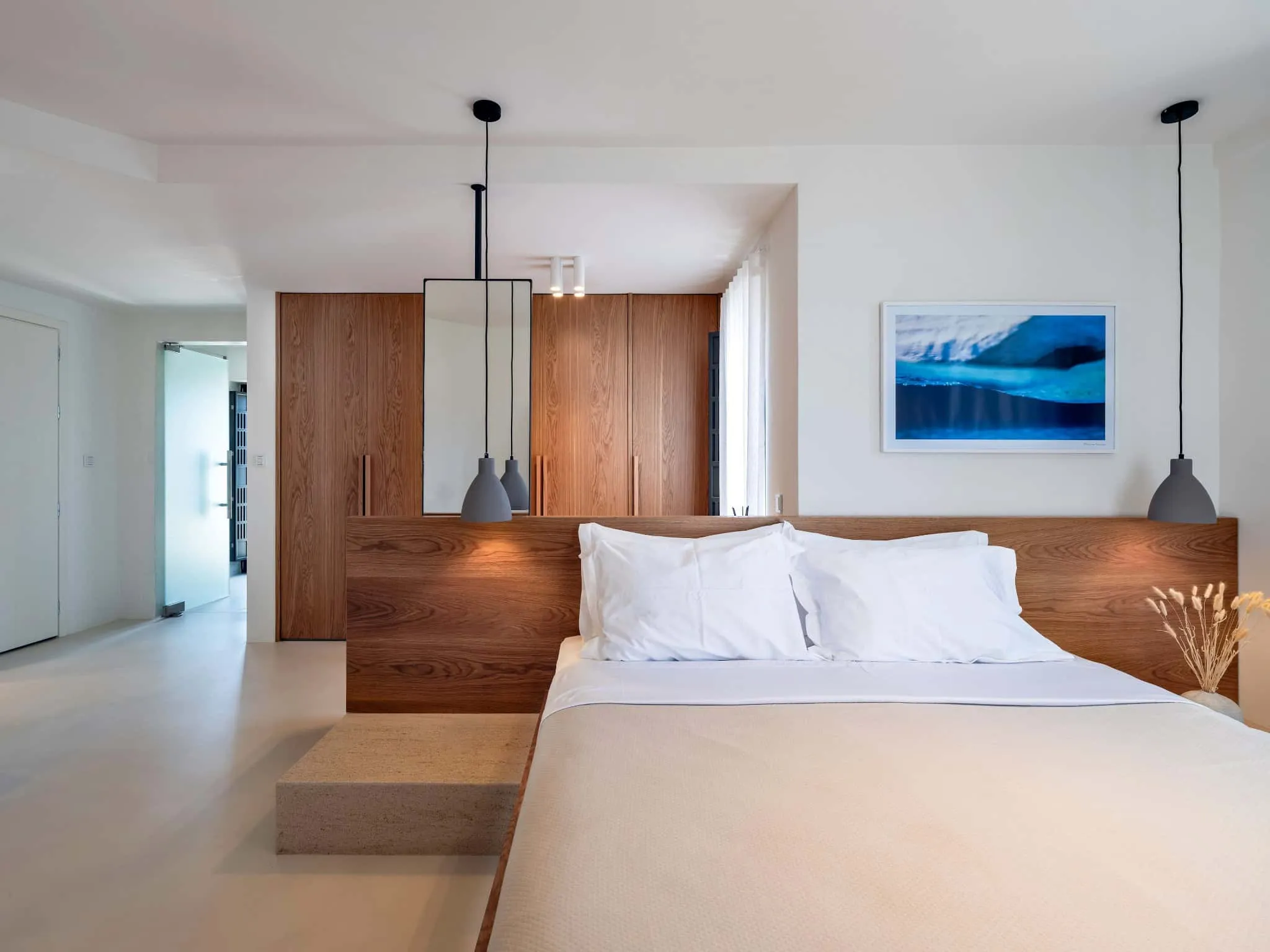 KKMK Architects拍摄的白 magma 房屋卧室，圣托里尼