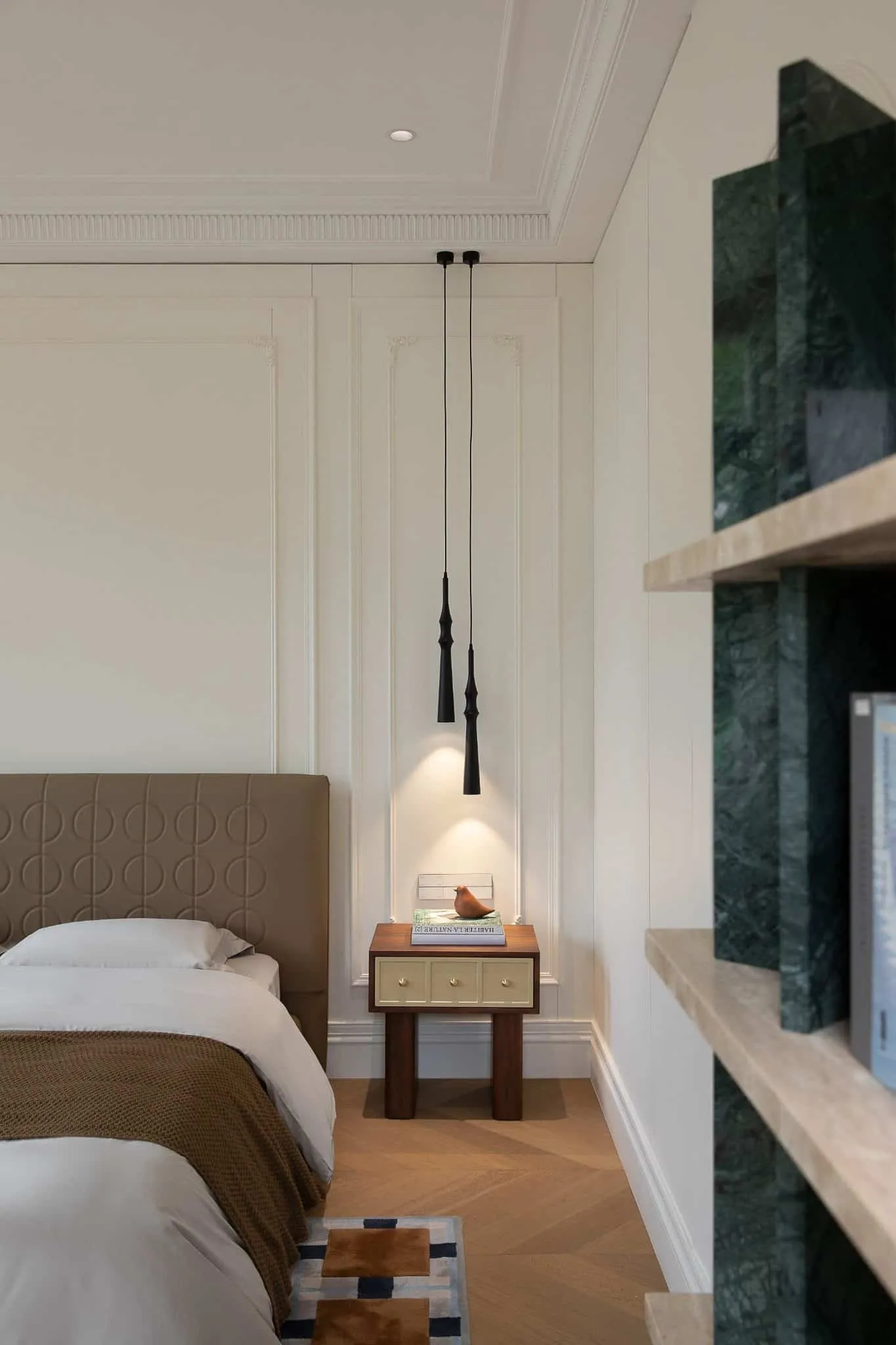 Crepuscule Manor 由 BDSD Boundless Design 设计 —— 东莞卧室床头灯吊灯