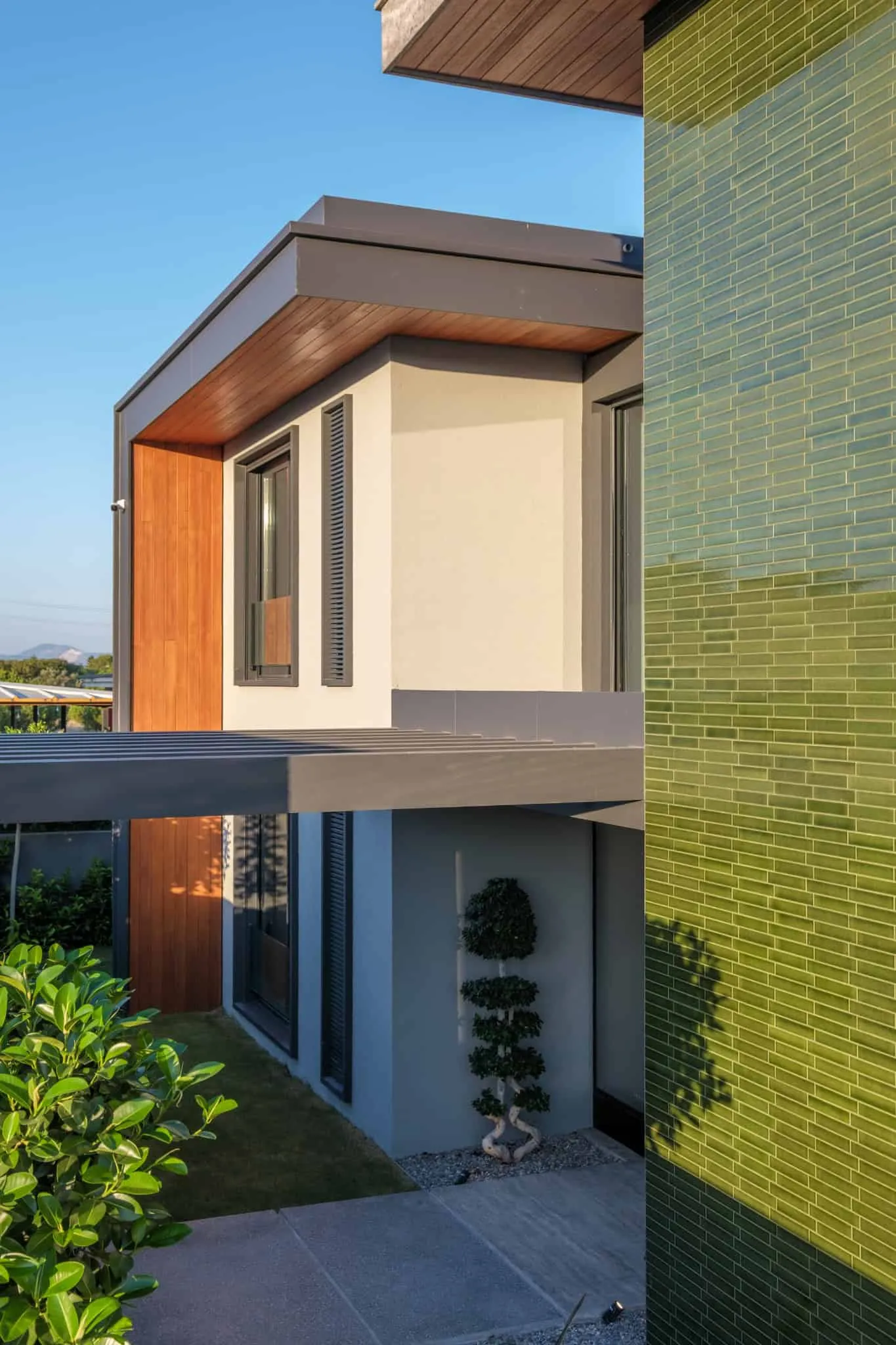 Casa Pendenza by BAD – Başak Akkoyunlu Design, green tile facade detail, Mamurbaba, Çeşme, İzmir