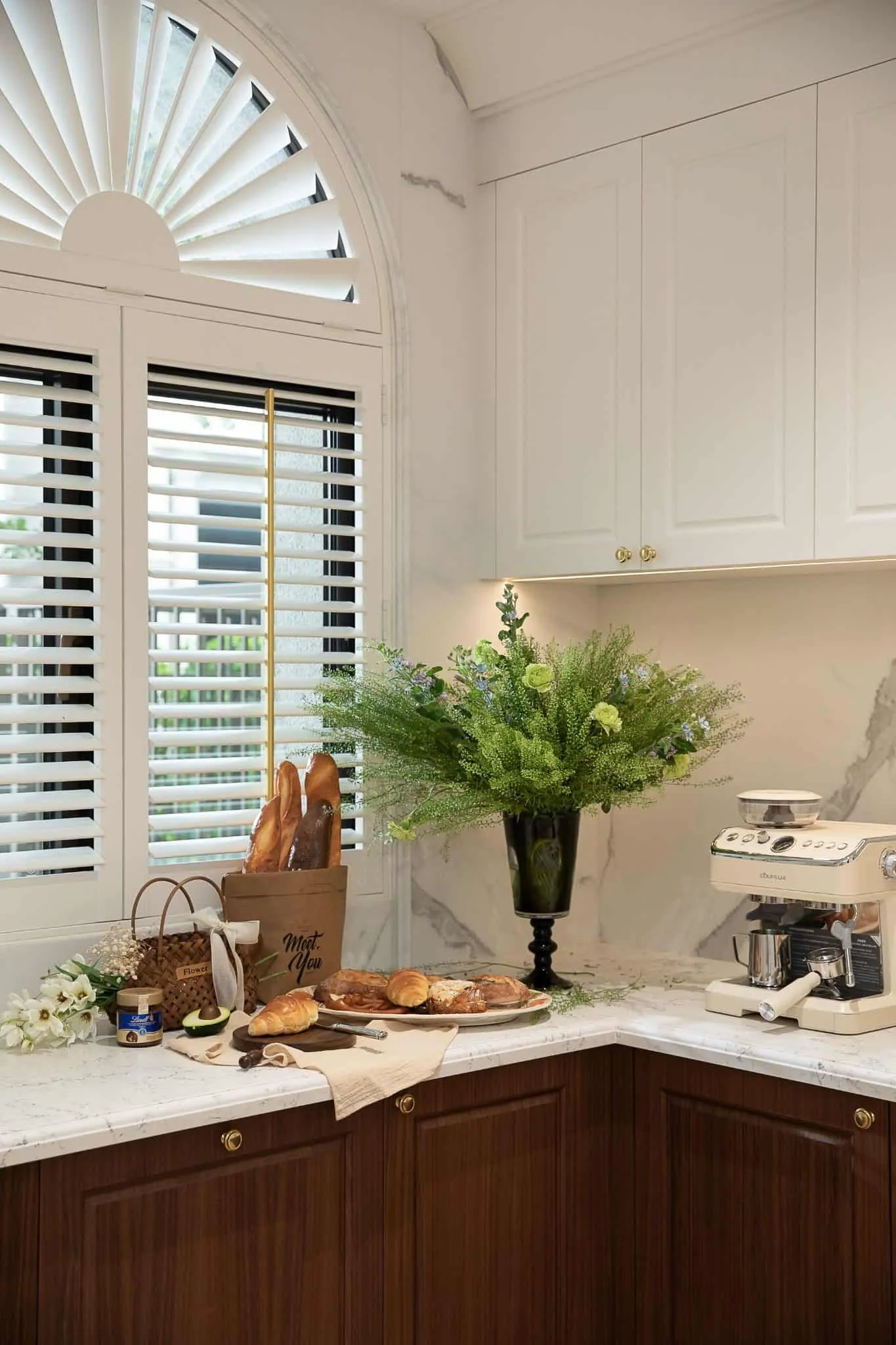 Crepuscule Manor 由 BDSD Boundless Design 设计 —— 东莞厨房台面早餐