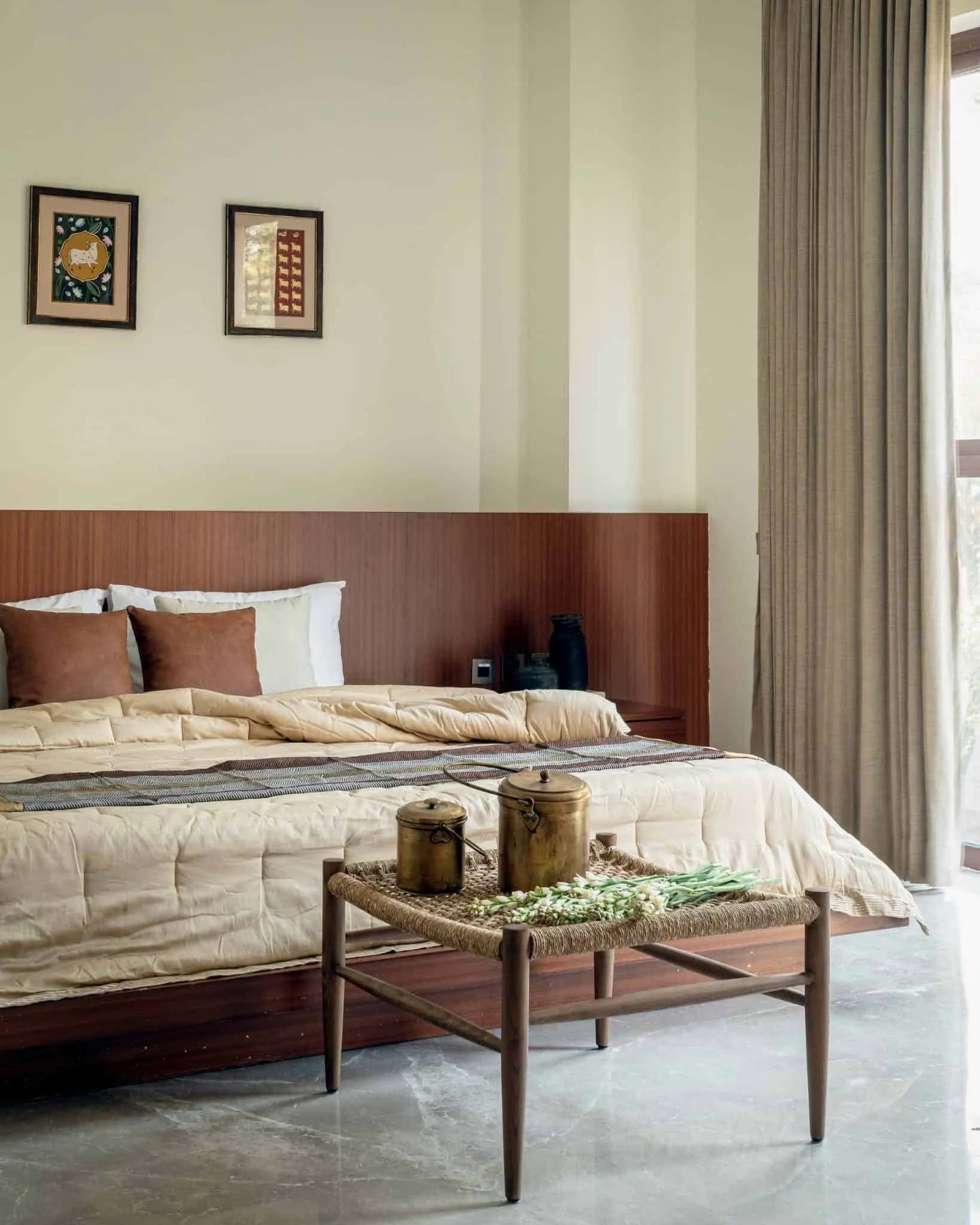 House Of Lines Boat Club – Stool with Decor in Bedroom, Chennai