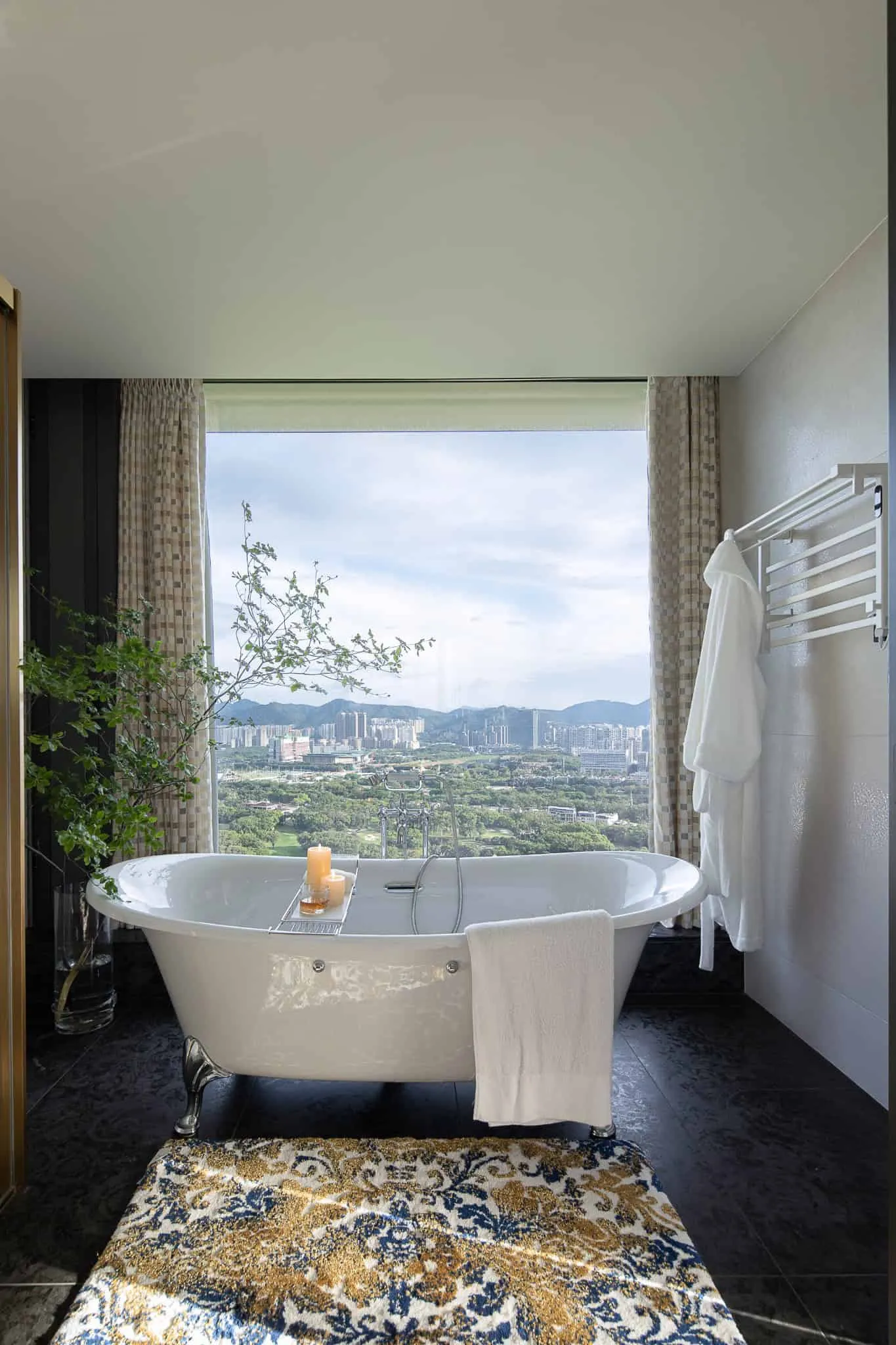 Azure Heights bathroom tub skyline view by BDSD Boundless Design, Shenzhen, China