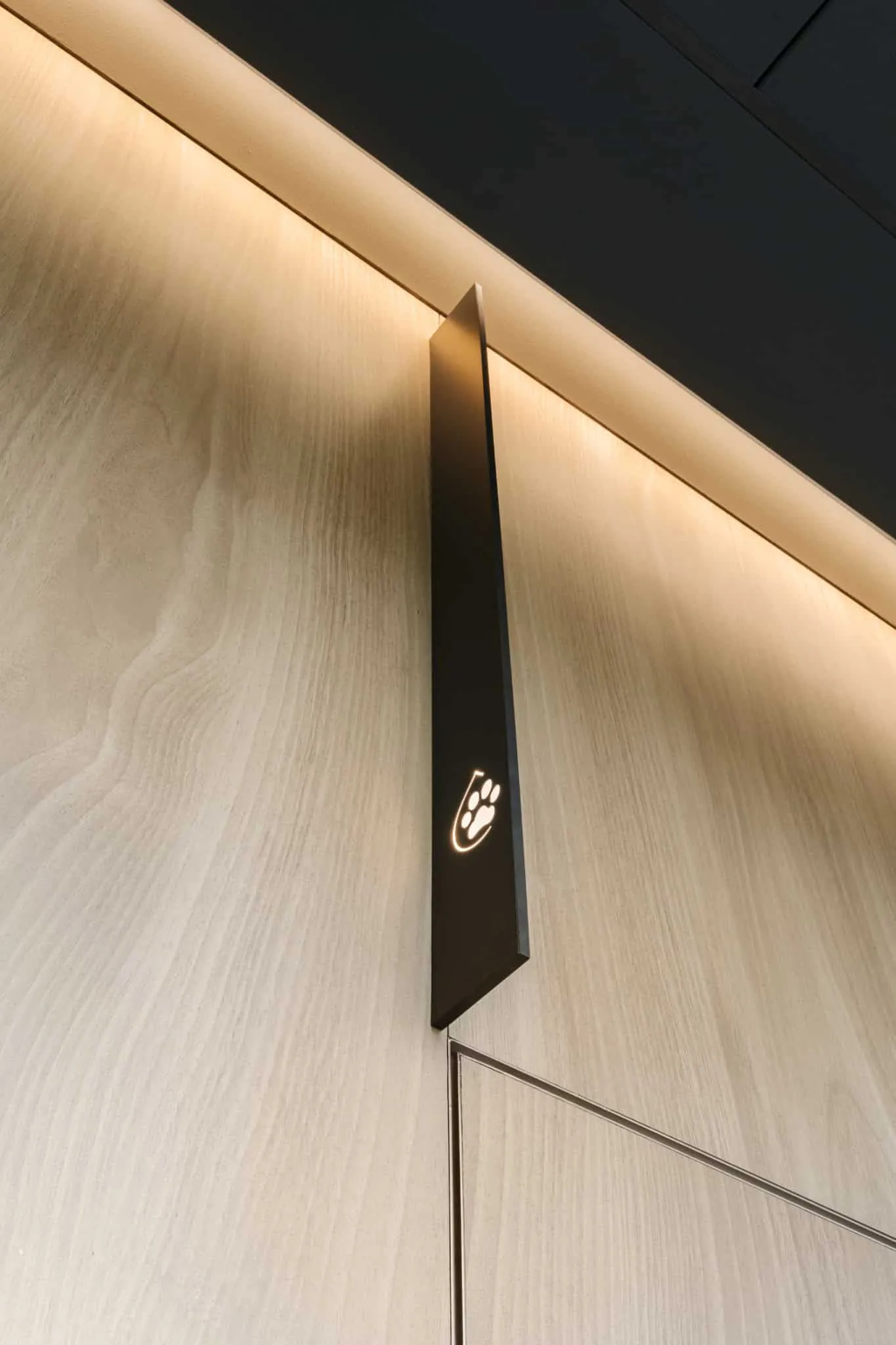 RIVER by VSA.studio, sign detail paws, Moscow, Russia