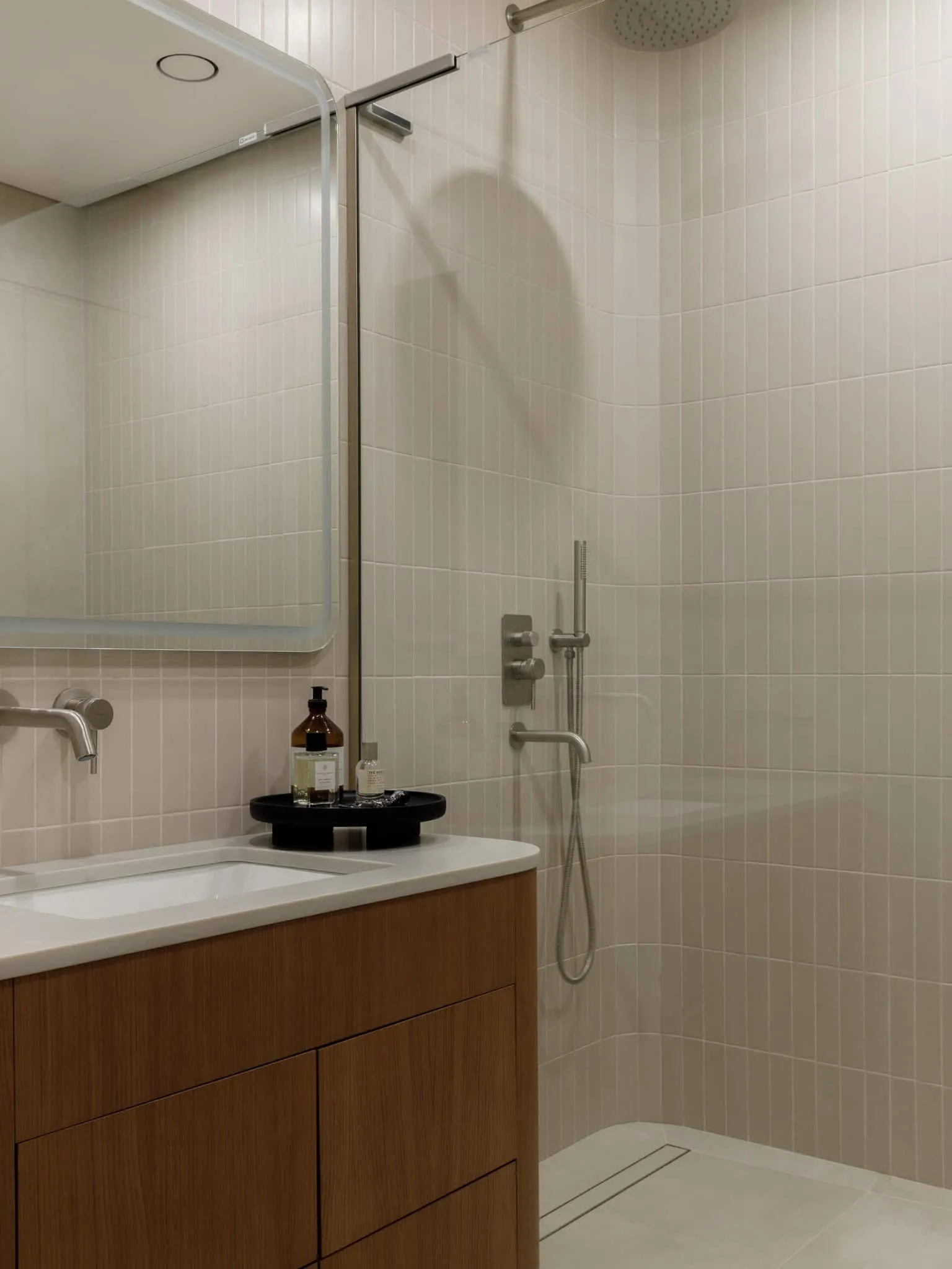 Lesoparkovy apartment — bathroom and shower, STARIKOVA.ARCHITECTS, Chelyabinsk