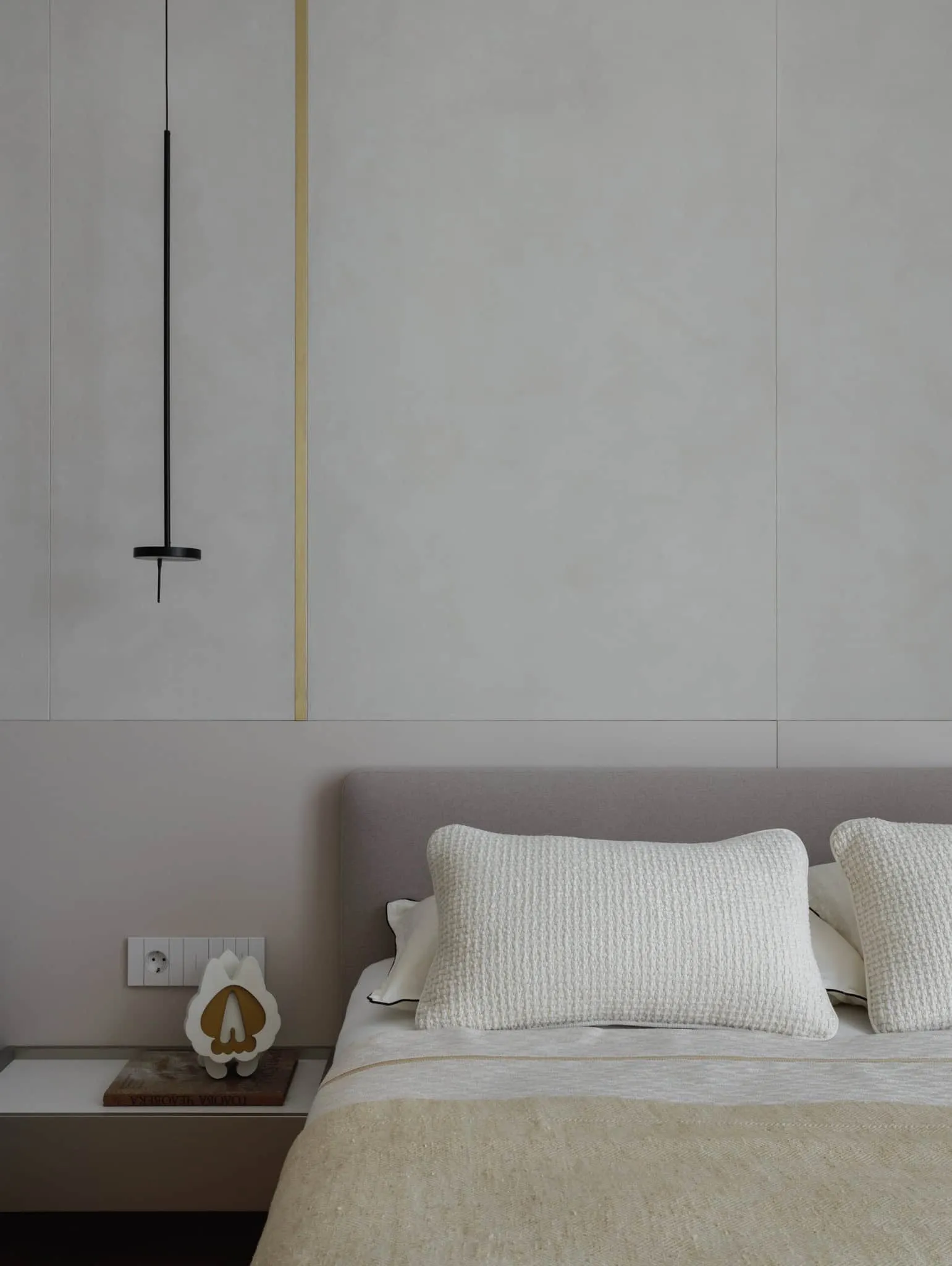 尤莉亚·斯塔里科娃私人客房床细节