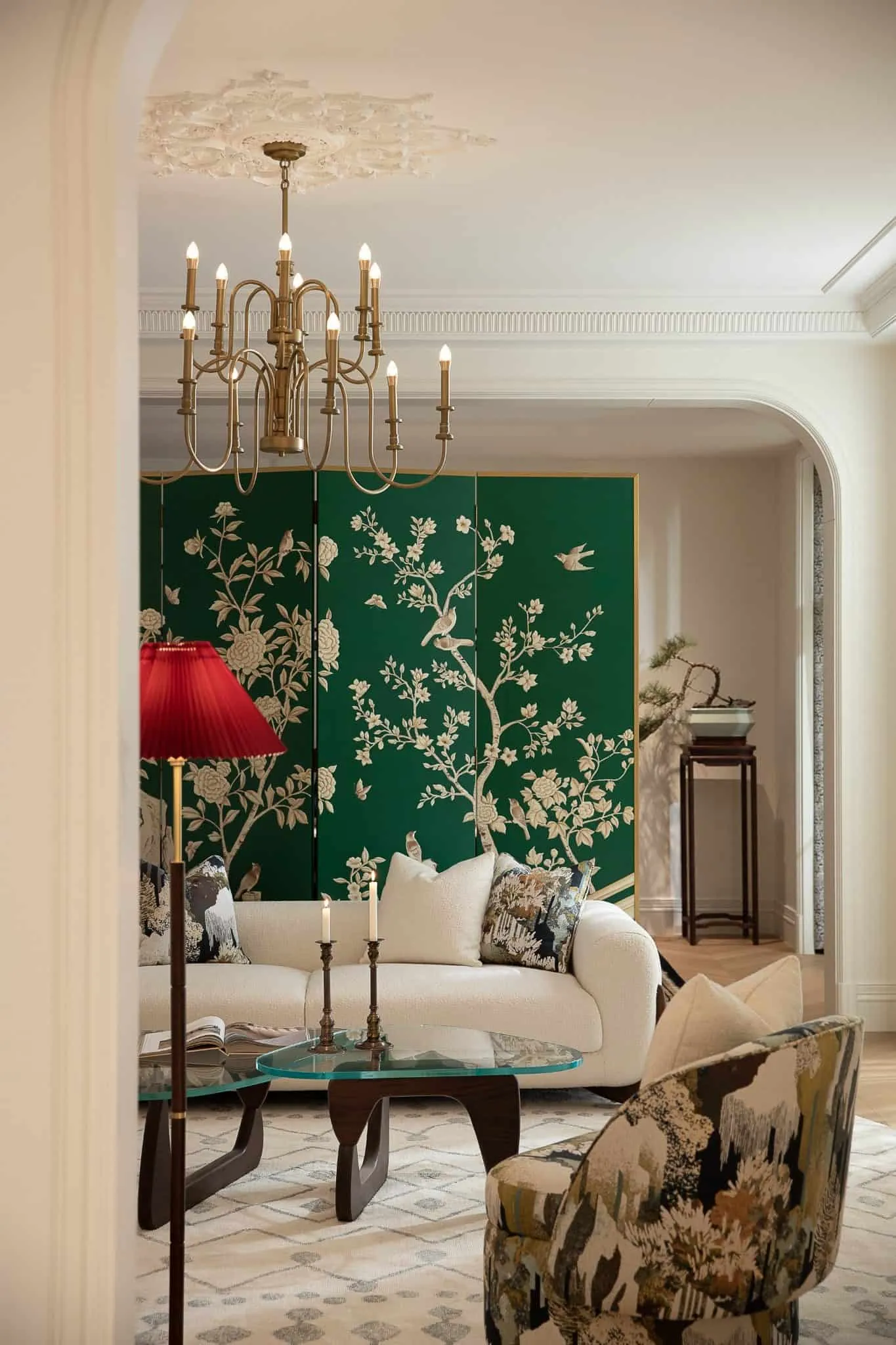 Crepuscule Manor 由 BDSD Boundless Design 设计 —— 东莞拱形大厅的中式装饰面板