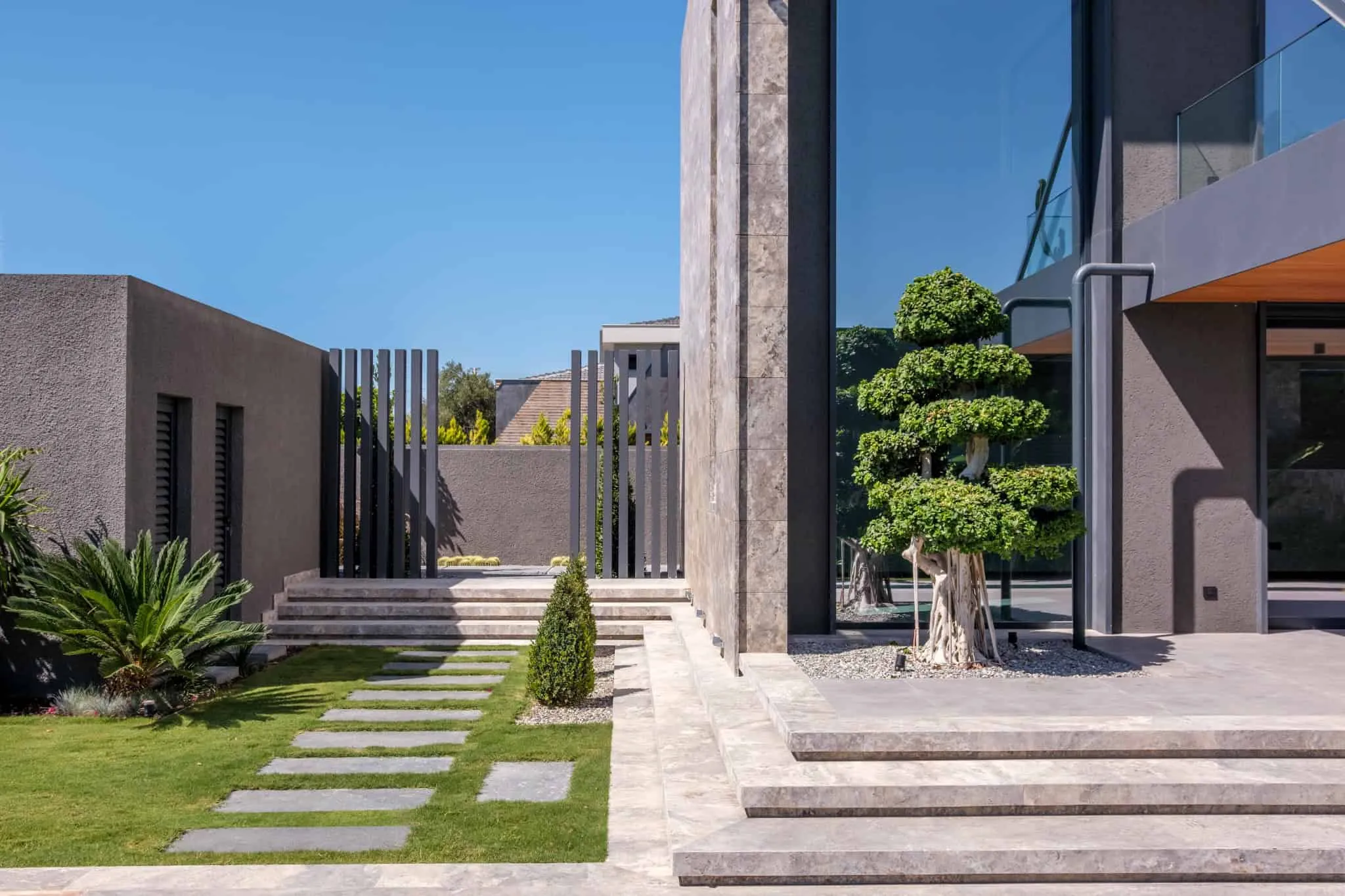 Casa Pendenza garden steps and privacy screens by BAD – Başak Akkoyunlu Design, Mamurbaba, Çeşme, İzmir