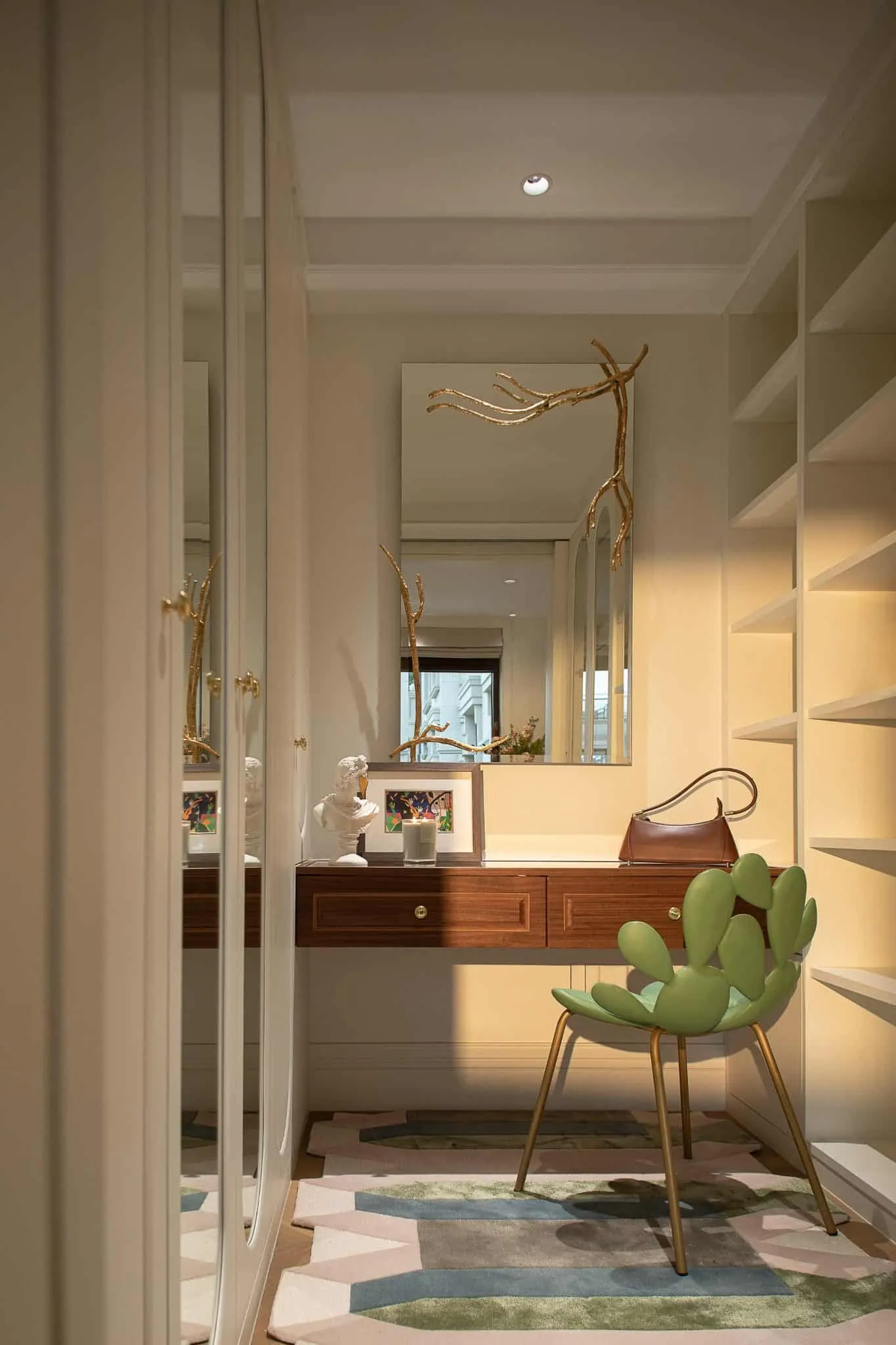 Crepuscule Manor 由 BDSD Boundless Design 设计 —— 东莞步入式衣橱化妆台