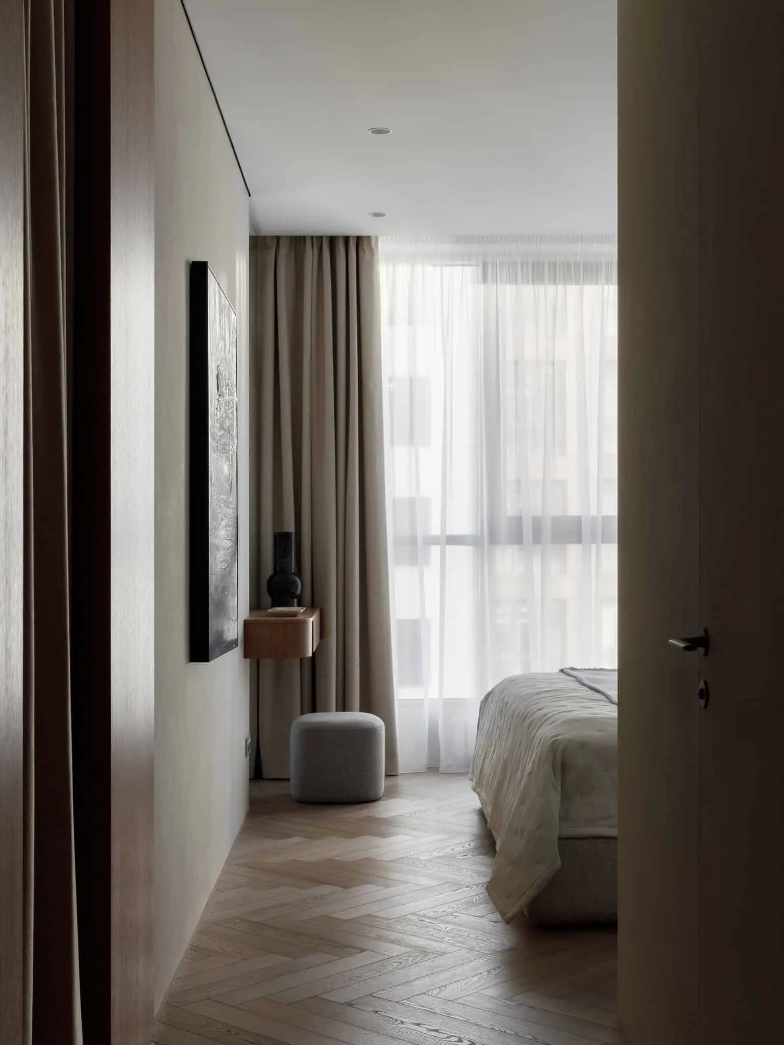 Lesoparkovy apartment — hallway leading to bedroom, STARIKOVA.ARCHITECTS, Chelyabinsk