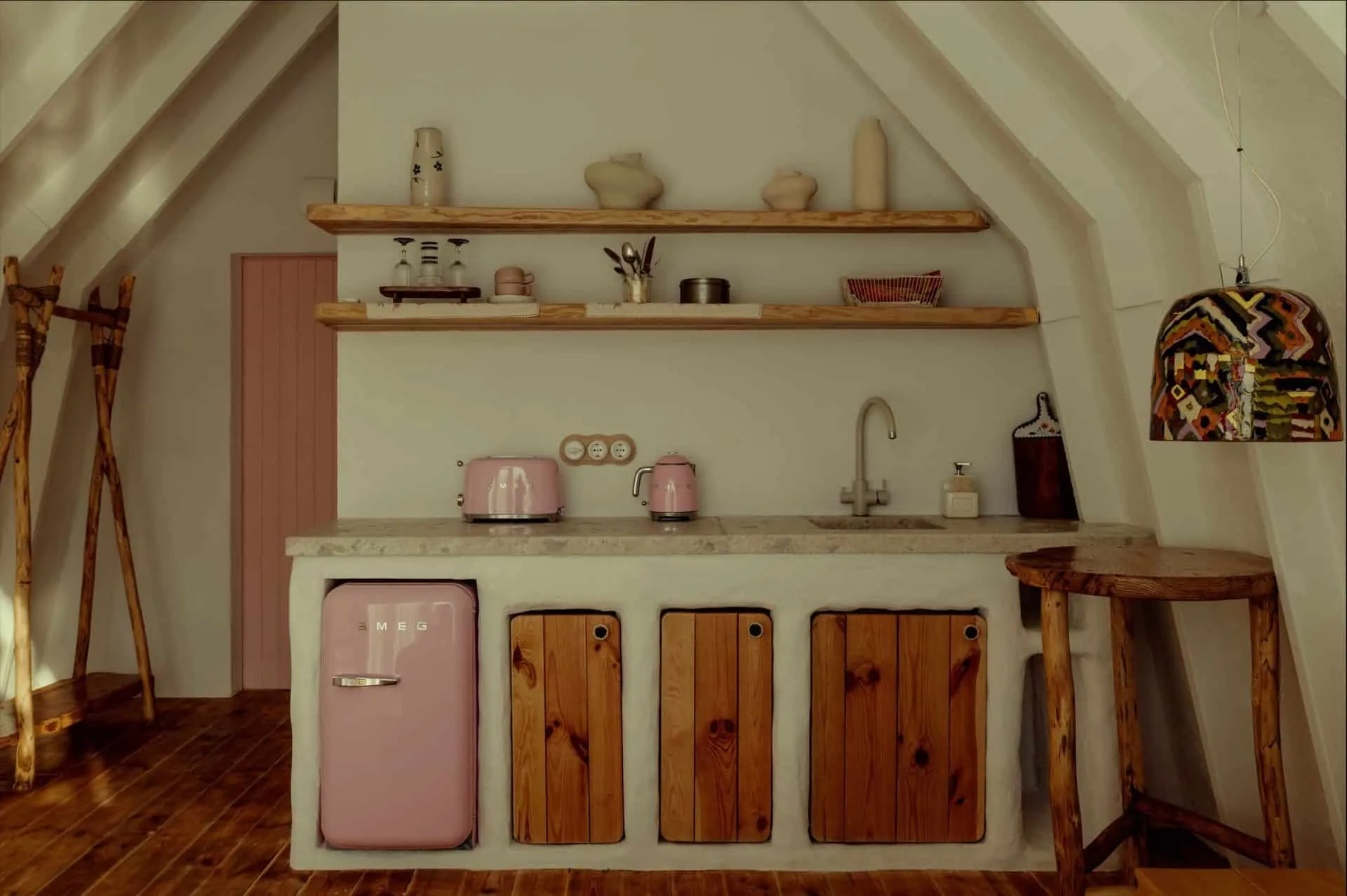 LH47 ARCH 摩尔多瓦木质搁板厨房角落