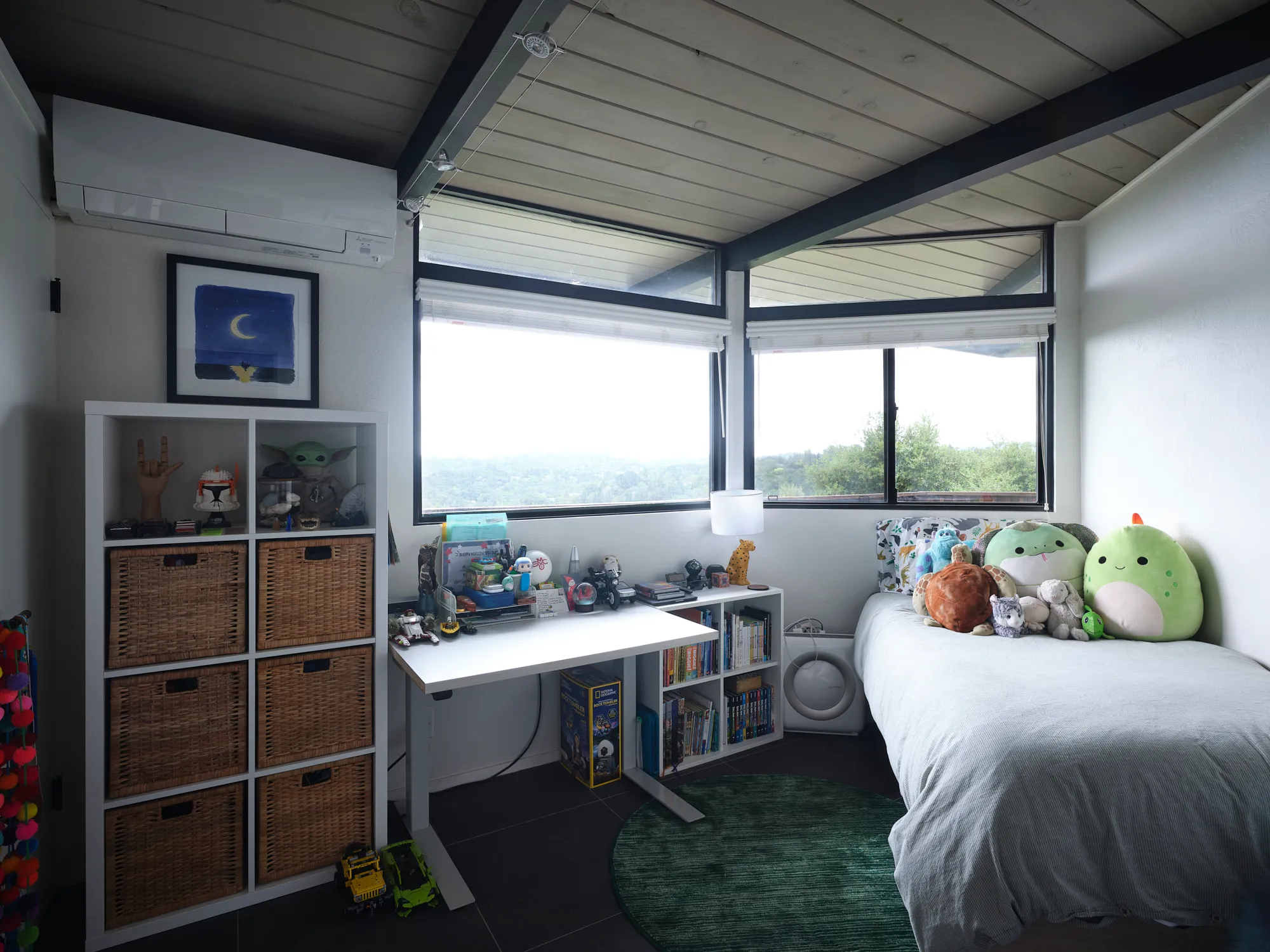 Klopf Architecture翻新mid-century现代风格住宅——全景儿童房，奥林达，美国