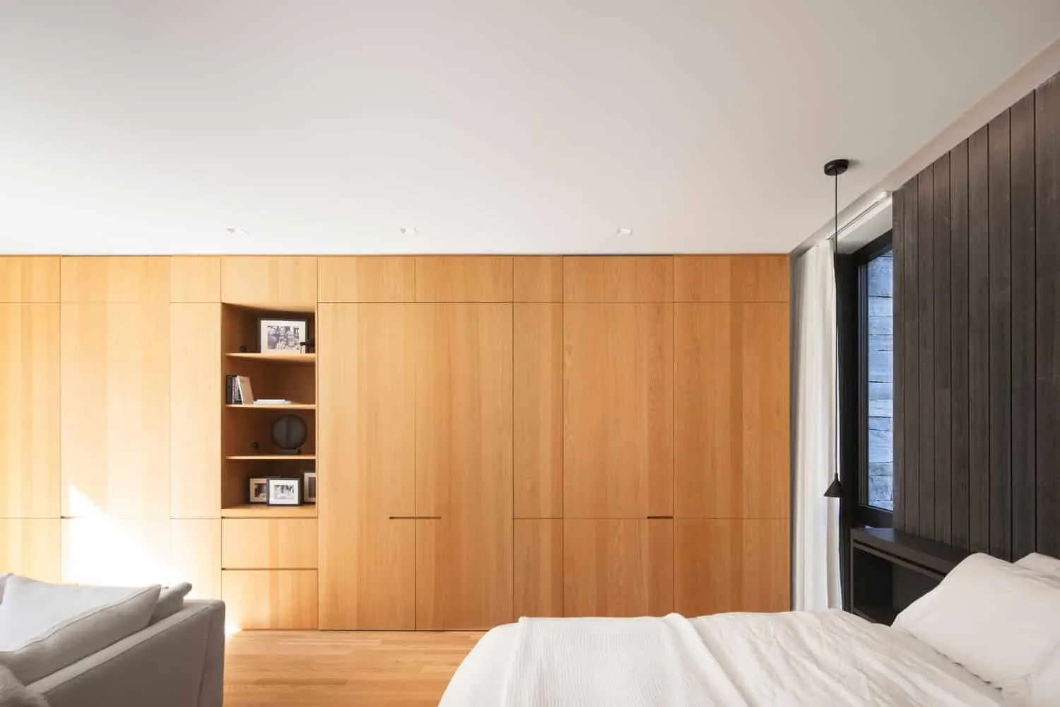 Kitchen of the La Baie de l'Ours house by ACDF Architecture