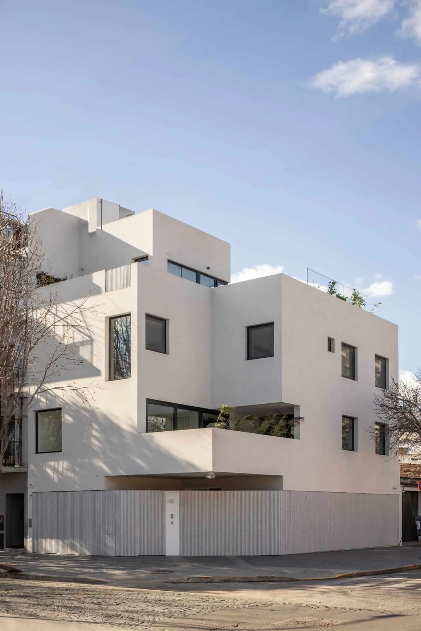 OADD Arquitectos设计的曼努э拉·佩德拉斯住宅——转角体量外观，乌尔基萨区，布宜诺斯艾利斯