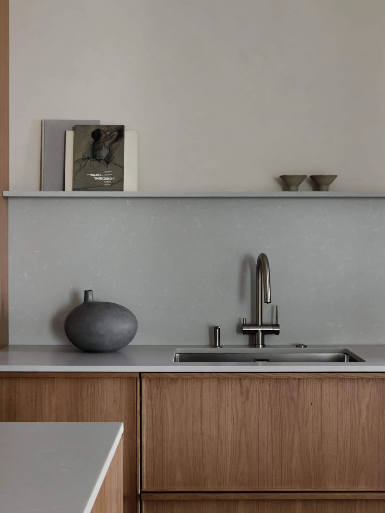 Lesoparkovy apartment — sink and shelf decoration, STARIKOVA.ARCHITECTS, Chelyabinsk