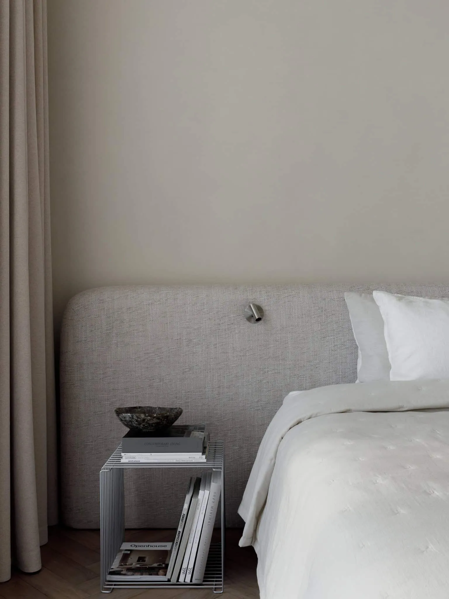 Lesoparkovy apartment — floating bathroom with mirror and stool, STARIKOVA.ARCHITECTS, Chelyabinsk