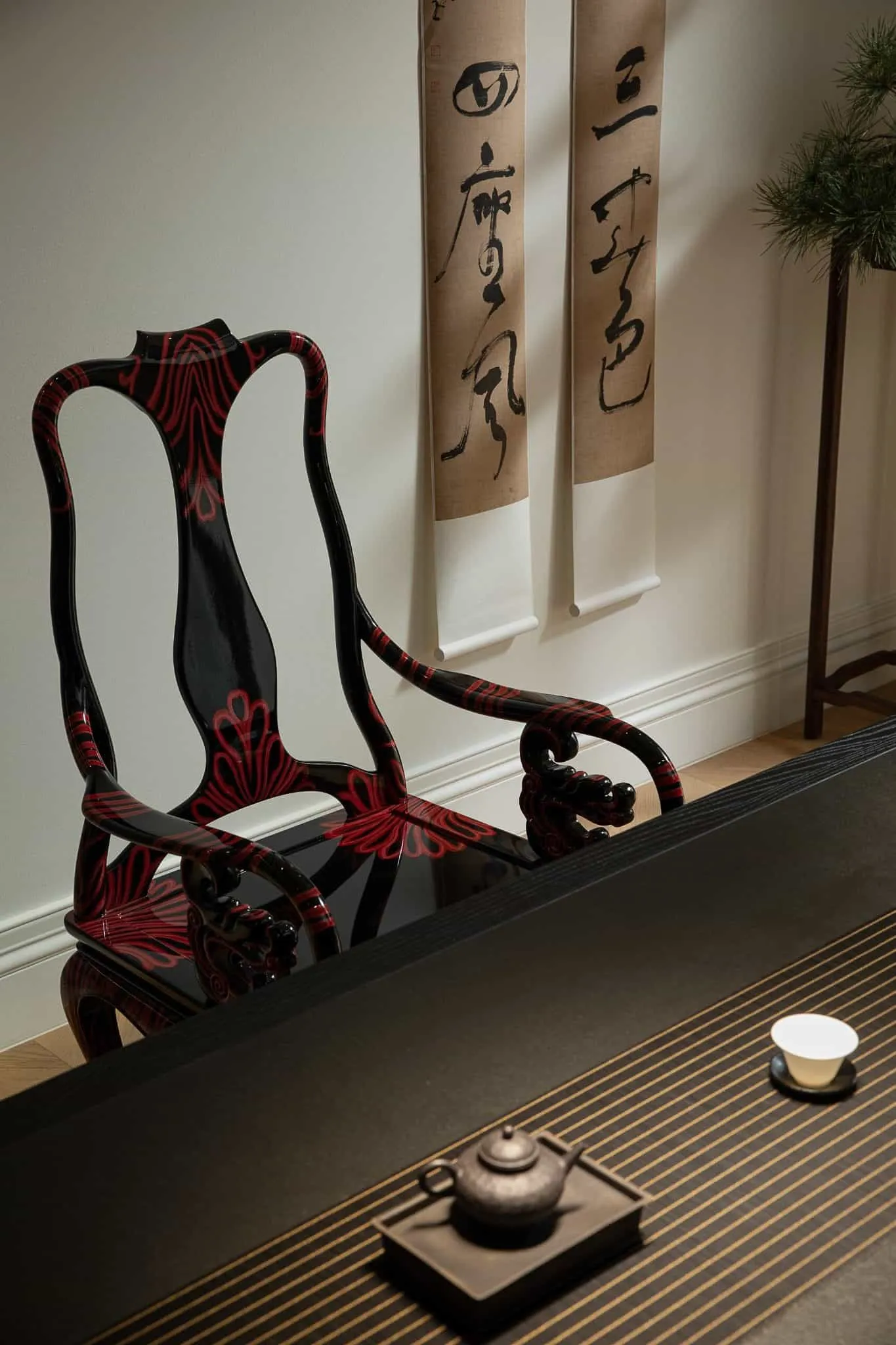 Crepuscule Manor 由 BDSD Boundless Design 设计 —— 东莞的漆面椅子与茶桌