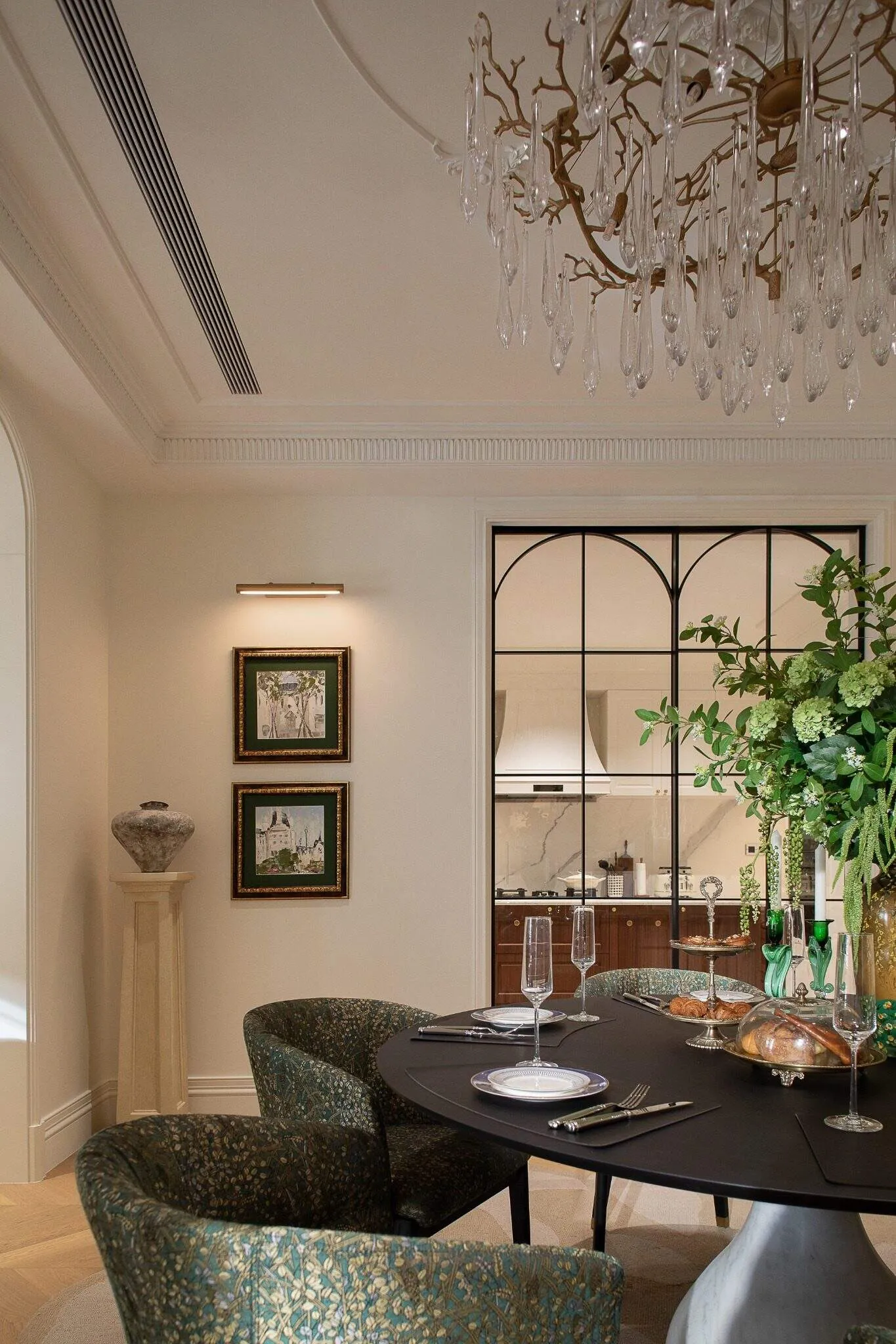 Crepuscule Manor 由 BDSD Boundless Design 设计 —— 东莞餐厅望向厨房的窗户