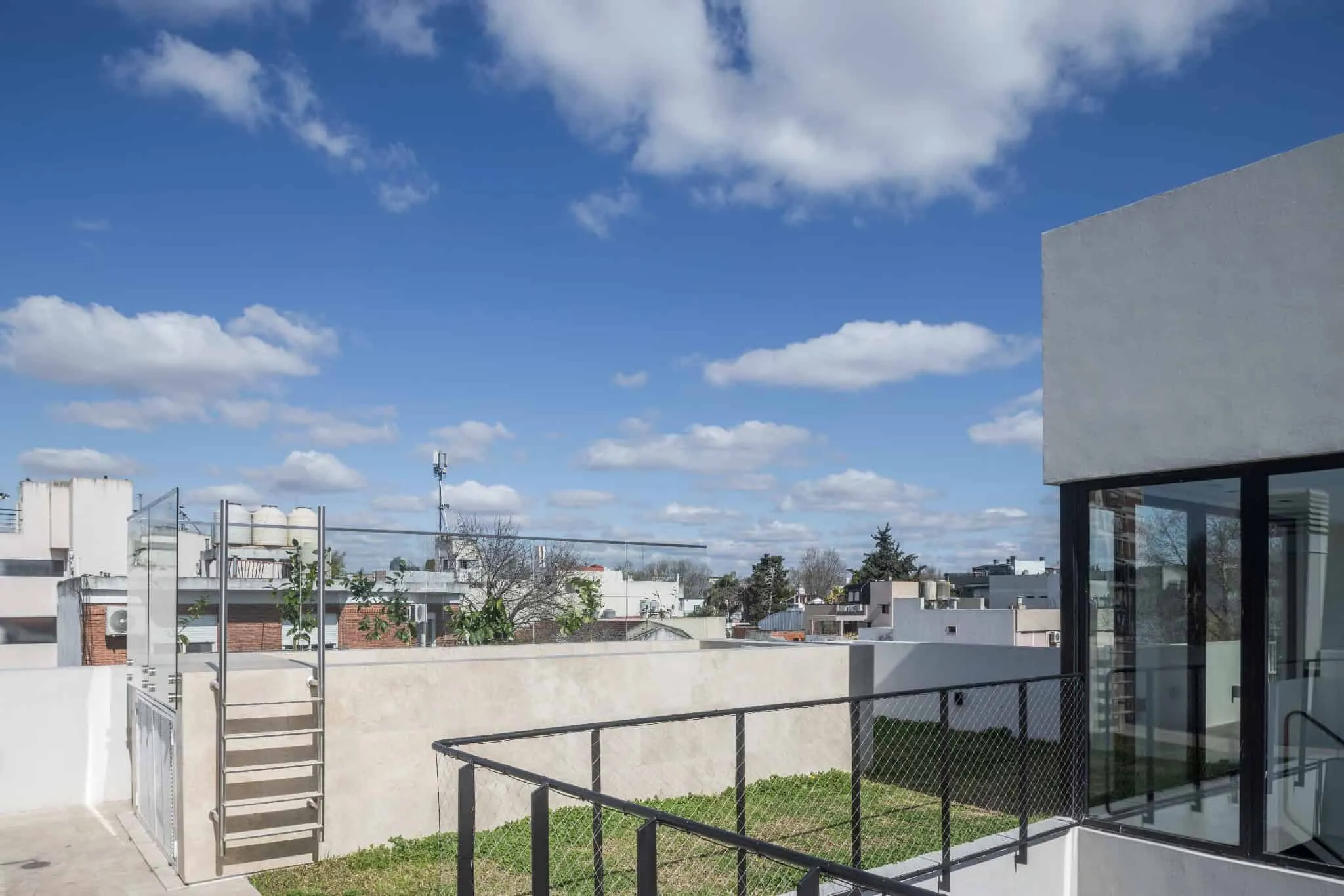 OADD Arquitectos设计的曼努э拉·佩德拉斯住宅——露台屋顶视角，乌尔基萨区，布宜诺斯艾利斯