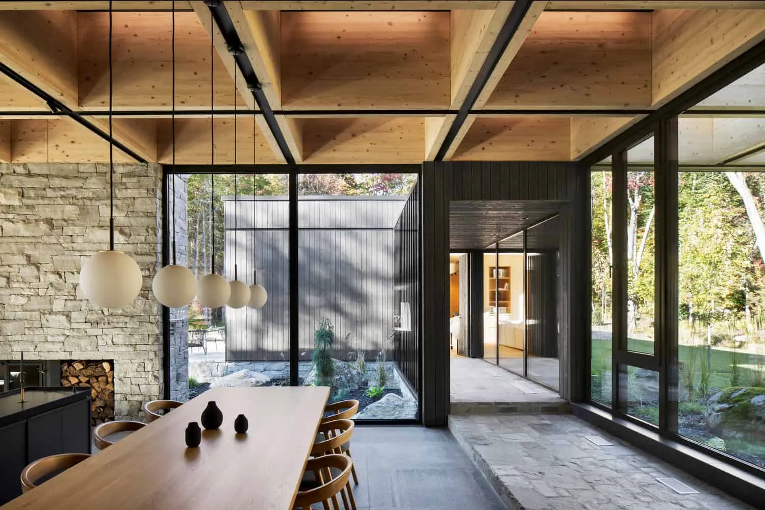 Entrance to the La Baie de l'Ours house