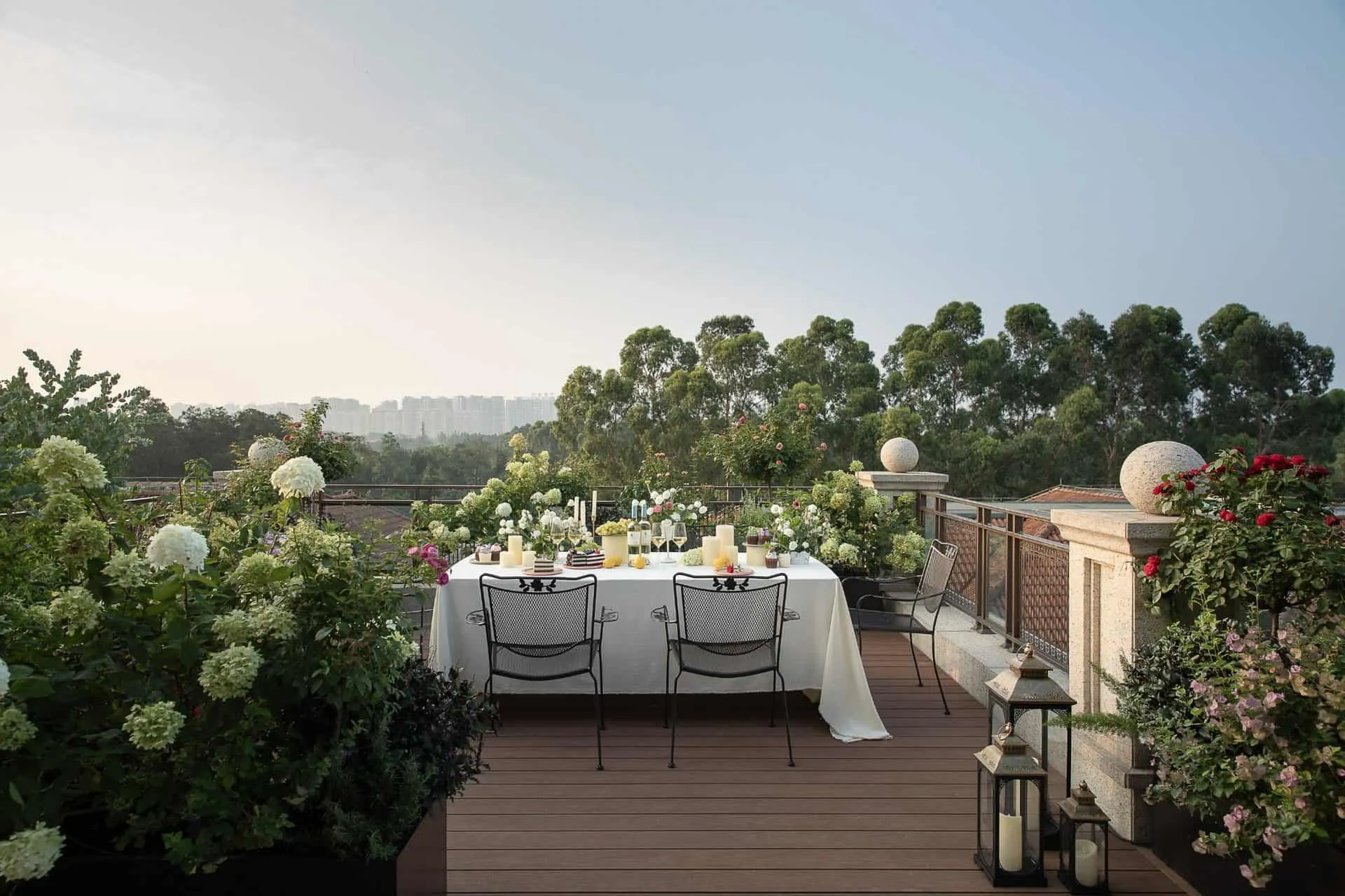 Crepuscule Manor 由 BDSD Boundless Design 设计 —— 东莞屋顶露台用餐