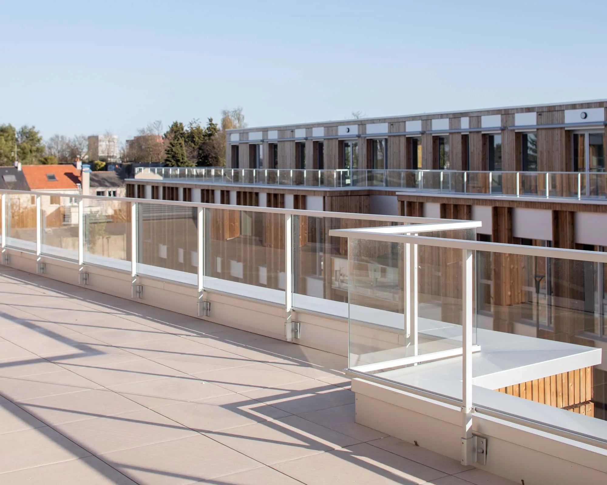 Le Chemin du Bois Harel от ALTA Architectes — Ограждение террасы, Ренн / Сен-Жак де ла-Ланд, Франция