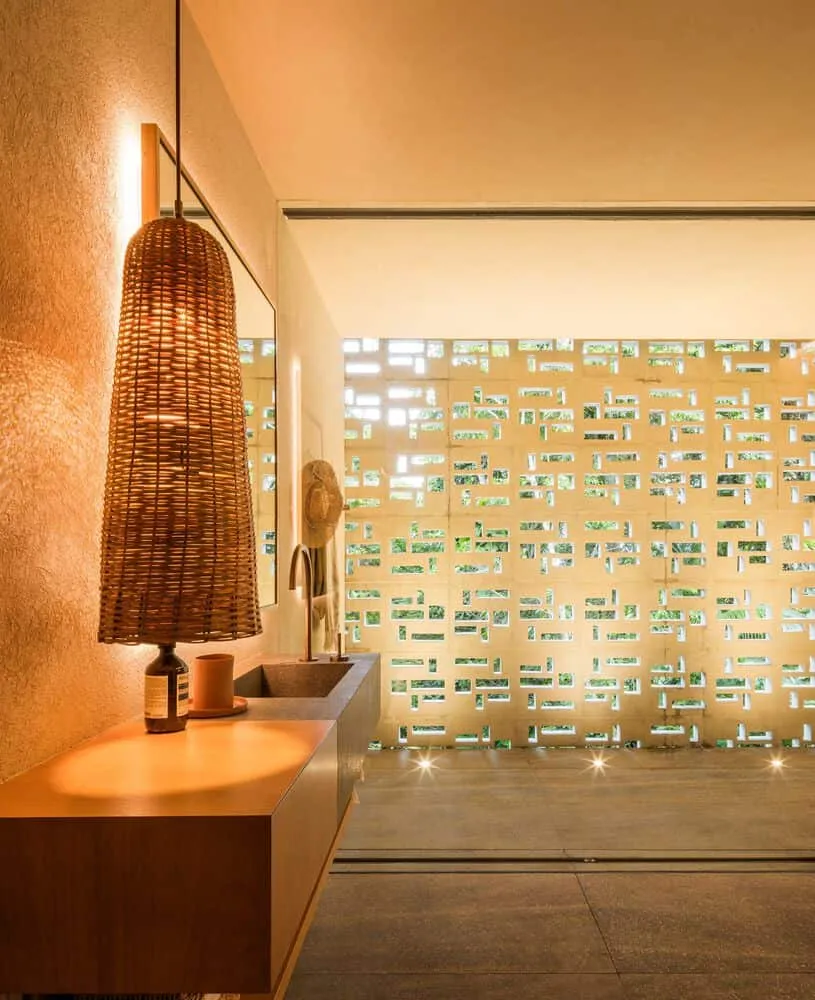 Canopy House by Studio MK27 – bathroom with screen wall, Guarujá, Brazil