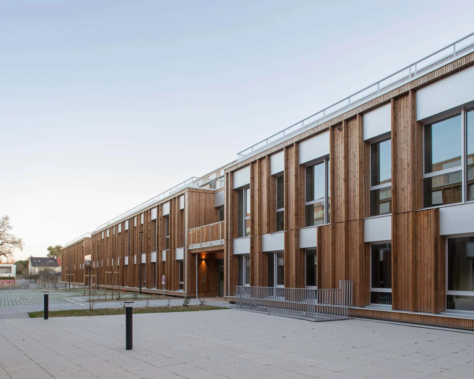 Le Chemin du Bois Harel от ALTA Architectes — Угол фасада дворового пространства, Ренн / Сен-Жак де ла-Ланд, Франция