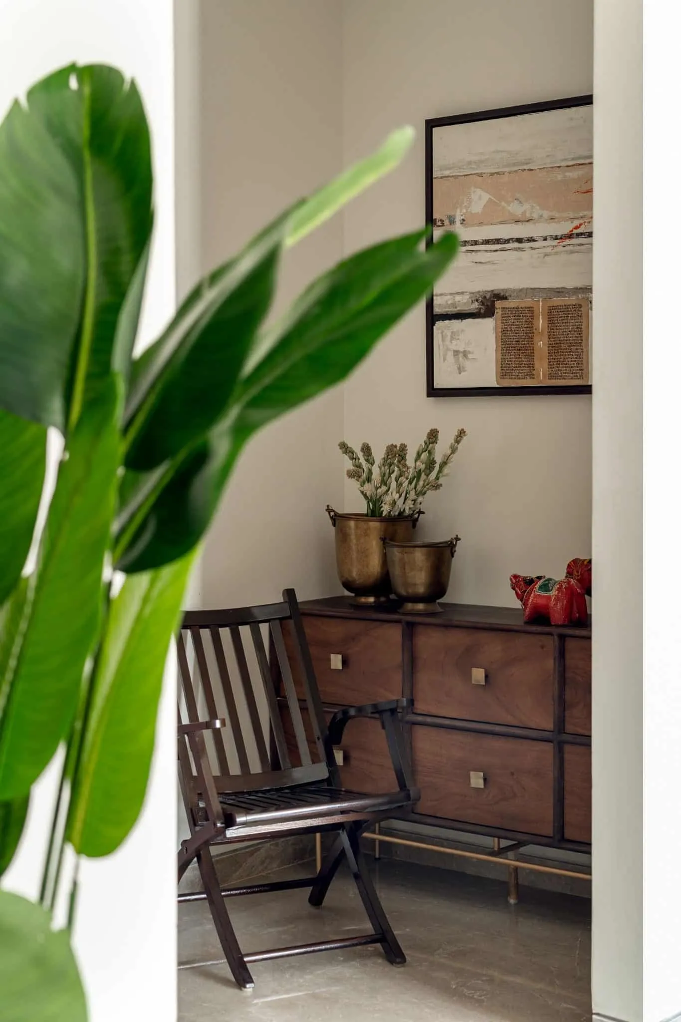 House Of Lines Boat Club – Corner with Console and Armchair, Chennai