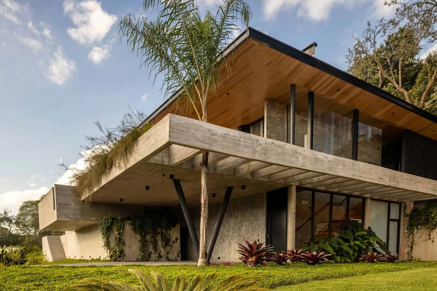 258号住宅——转角悬臂立面，圣罗克，圣保罗州，巴西