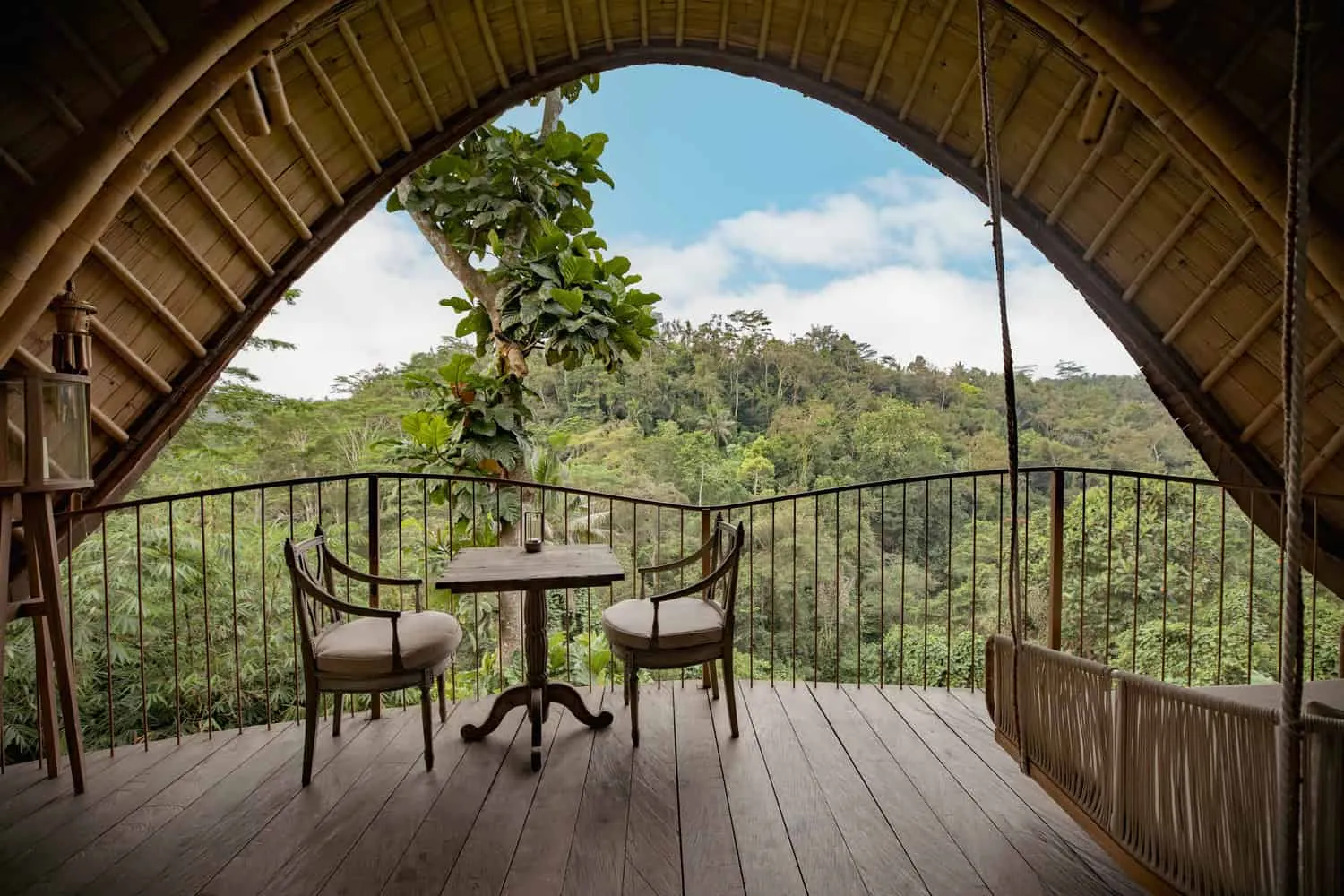 Belalu Dome别墅，来自Pablo Luna工作室 – 阳台与森林景观，乌布，巴厘岛，印度尼西亚