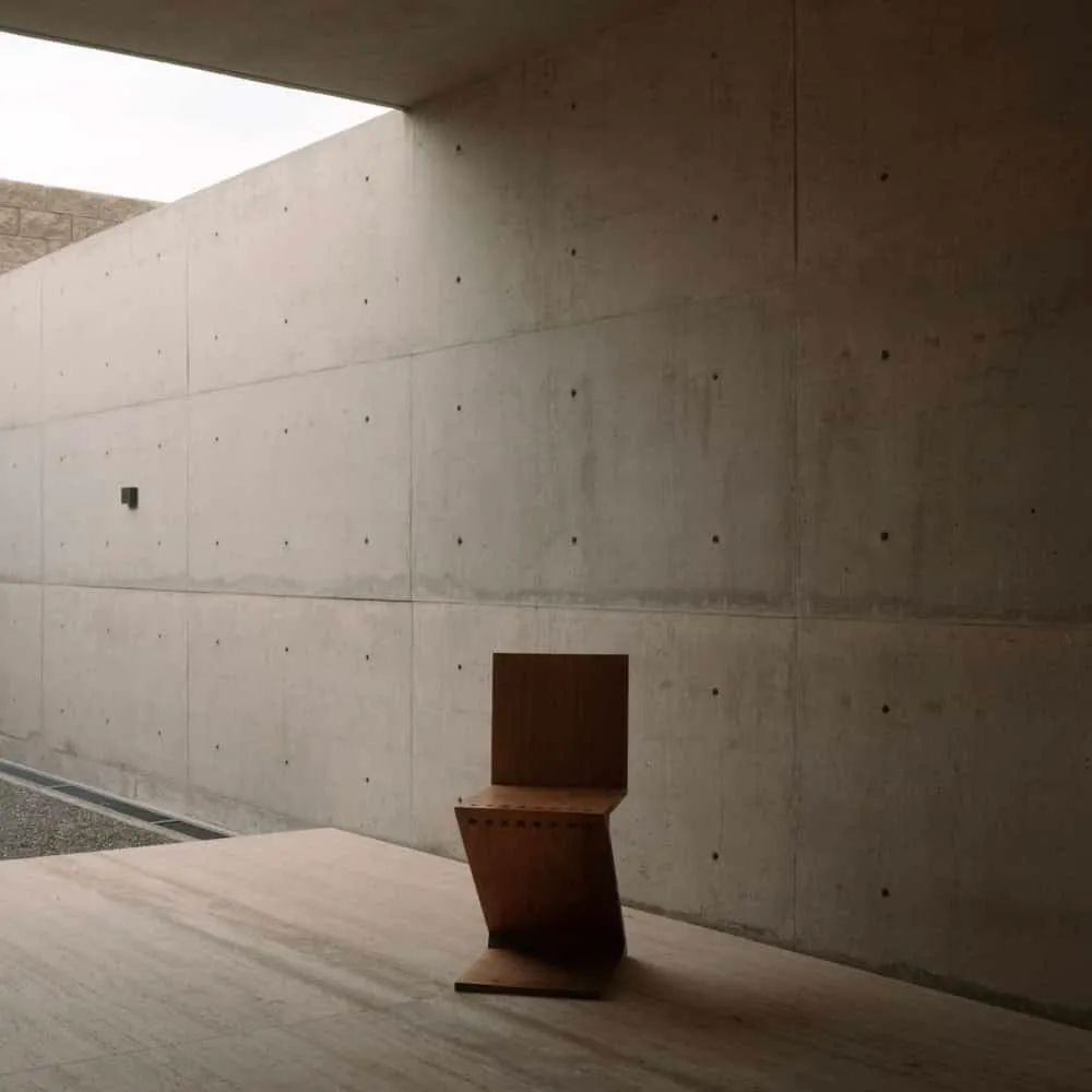 戈麦斯之家混凝土室内漂浮楼梯，由豪尔赫·加里巴伊建筑事务所设计，克雷塔罗，墨西哥