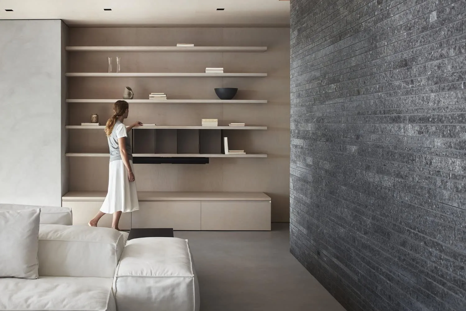 Minimalist Wooden Bookshelf Wall in Sagamore North Cottage by Akb Architects, Mask