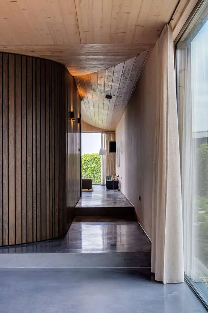 Marhûs — 通过节奏性立面开口引入的内光