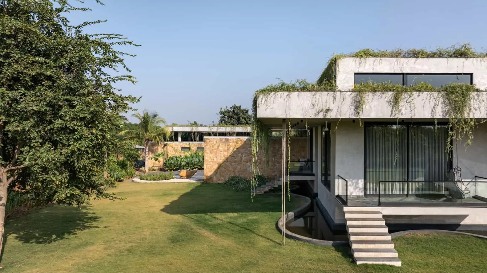 安特里亚之家从23度设计转变卧室露台，面向花园，海德拉巴，印度