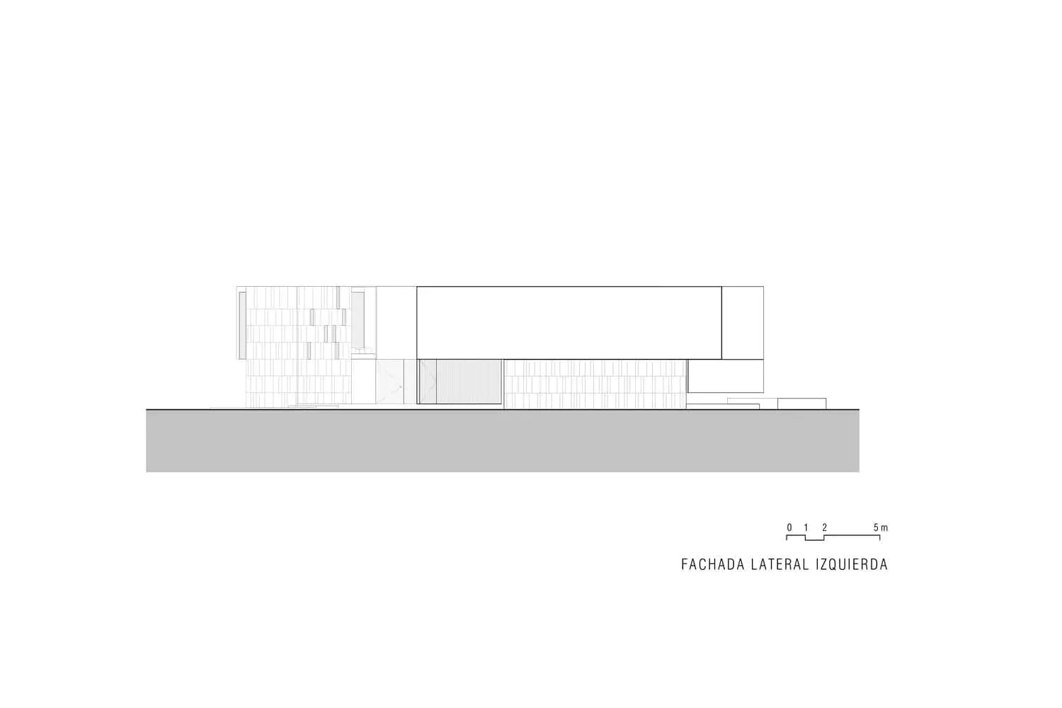 LABarq设计的里约之家左侧立面图，萨尔蒂亚戈-德克雷塔罗，墨西哥