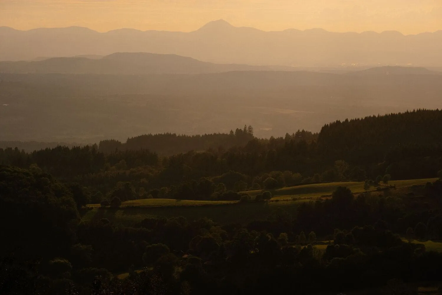 拉格兰热红屋，签尔德·拉森拍摄——多尔多涅省法国土壤一角