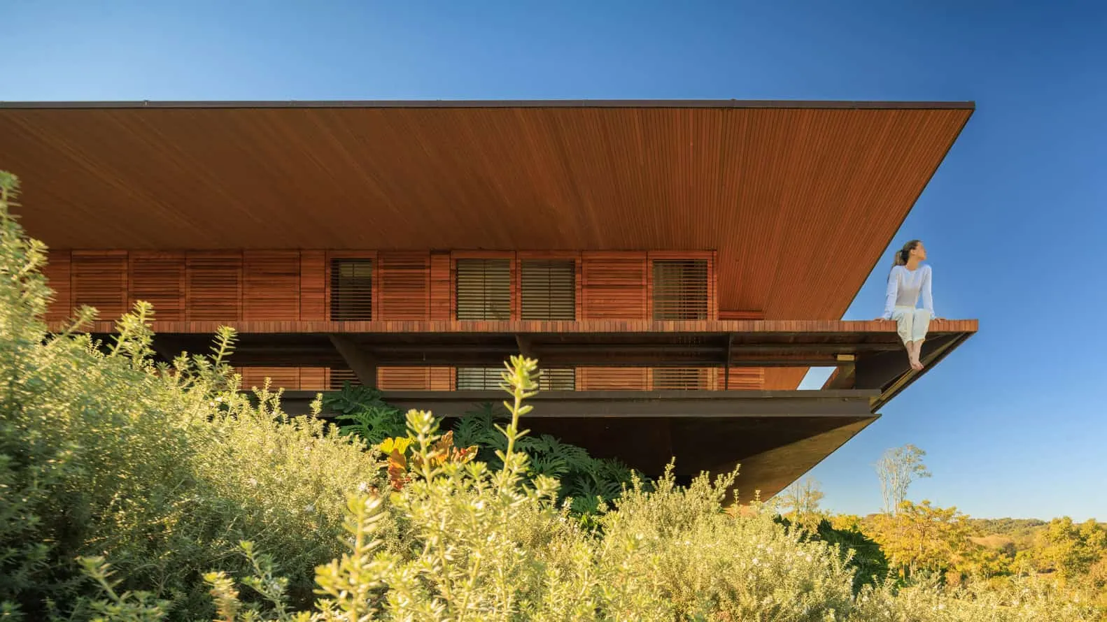 House TM – facade of projecting part from below, Brazil