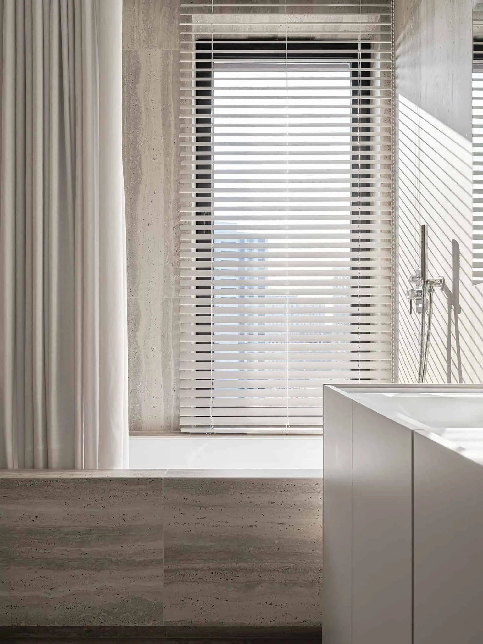 Bathroom with blinds over bathtub - warm minimalism from Alexander Tishler's design studio