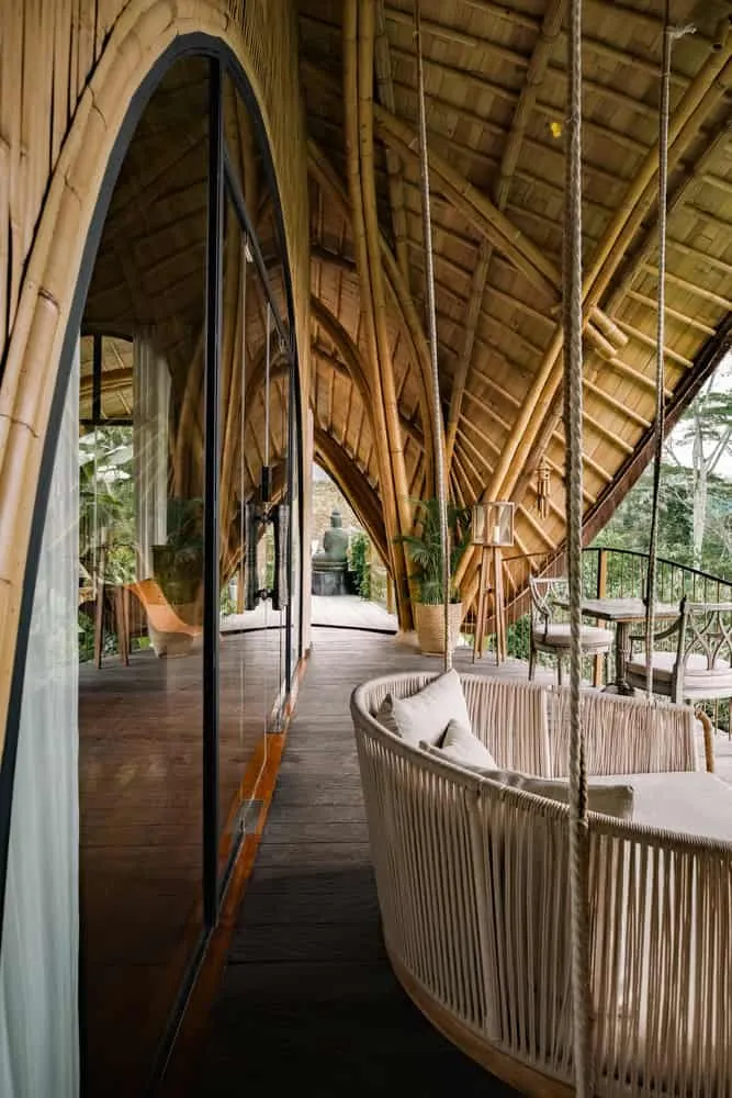 Belalu Dome别墅，来自Pablo Luna工作室 – 露台与竹制家具，乌布，巴厘岛，印度尼西亚