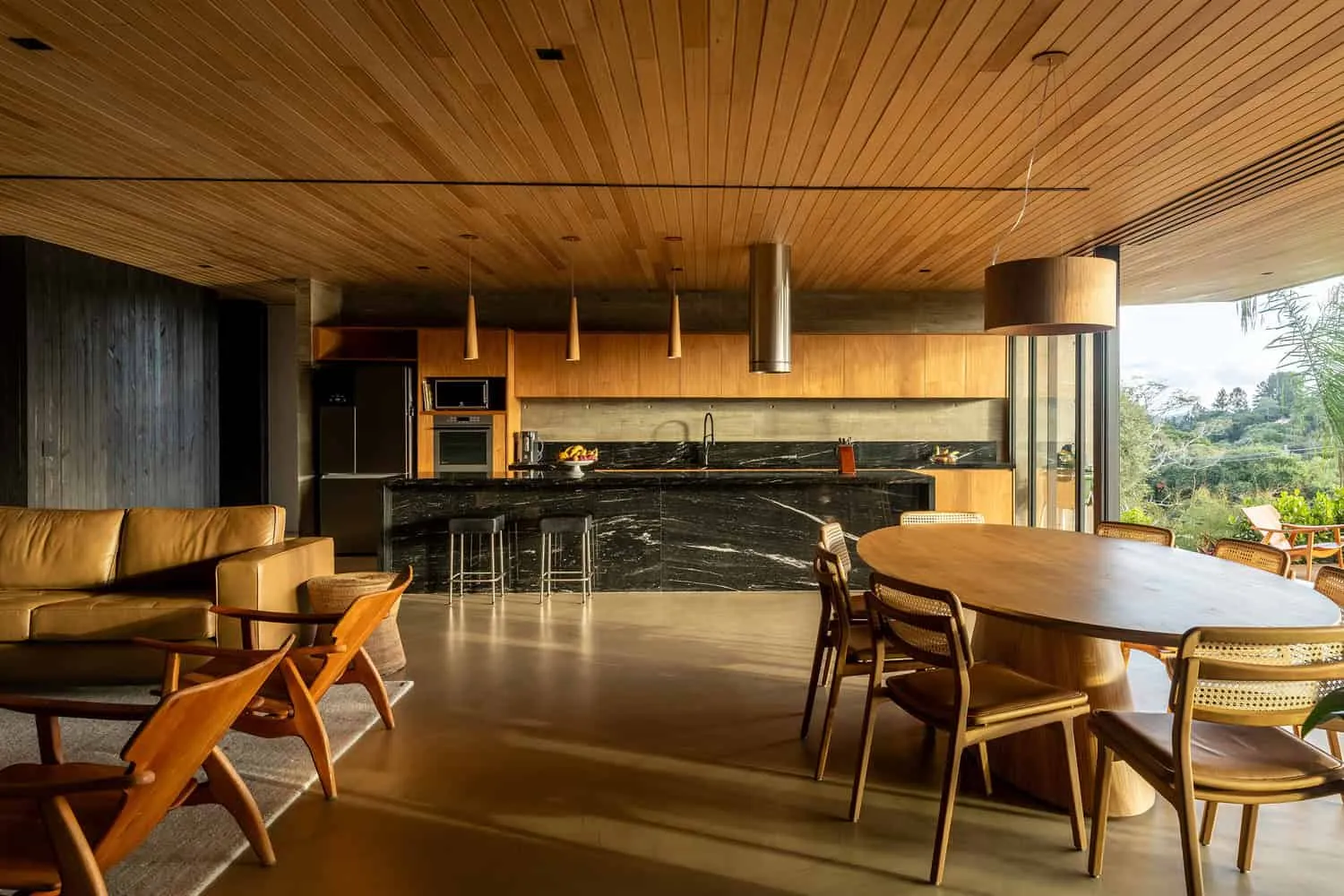 258号住宅——厨房与餐厅，夜晚发光，圣罗克，圣保罗州，巴西