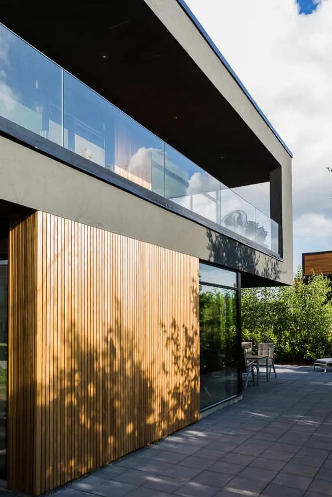 Villa S — sculptural volumes facing forest views