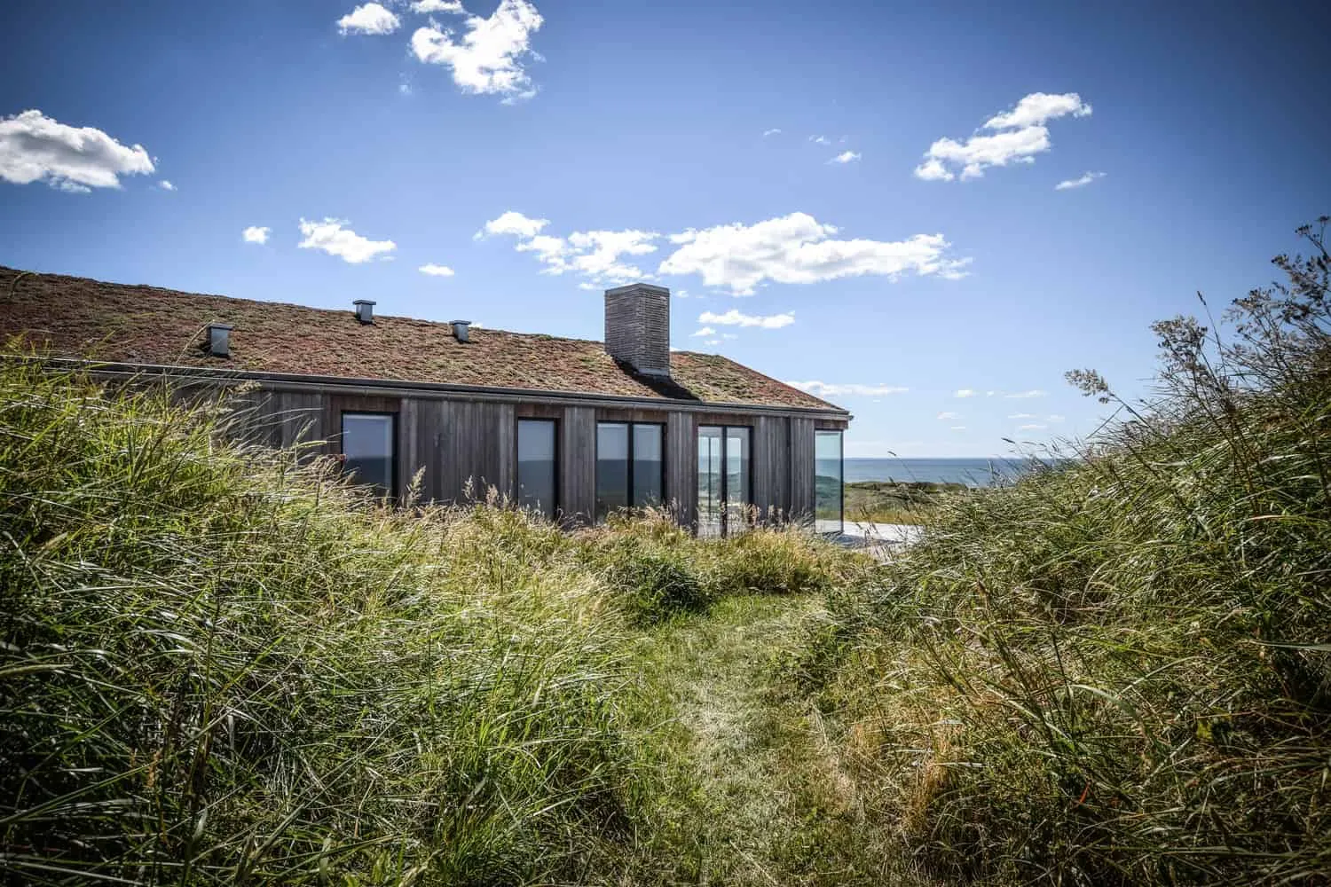 彼得疗养院——转角玻璃构图式地平线与沙丘景色