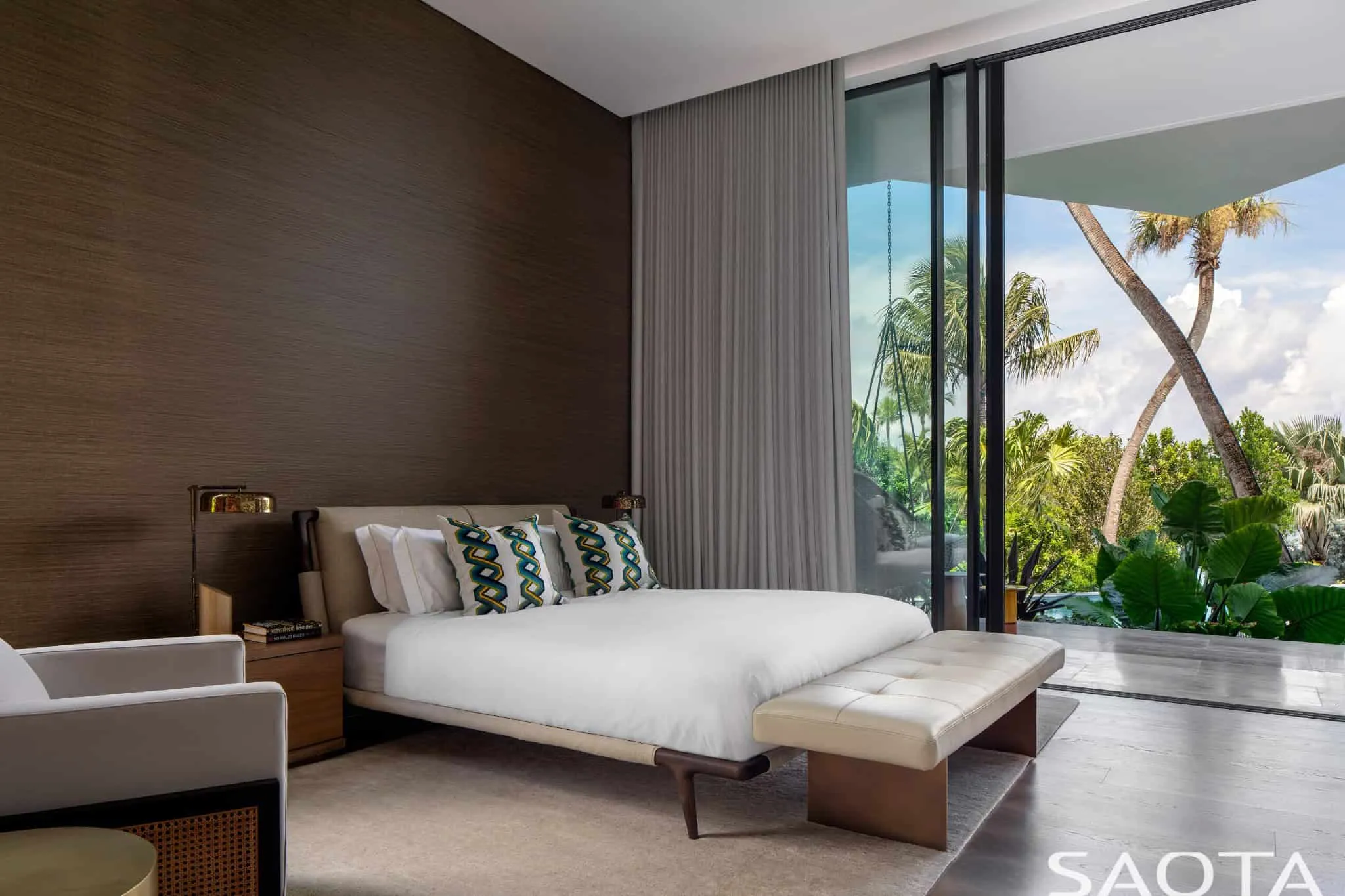 Bedroom with terrace and garden view