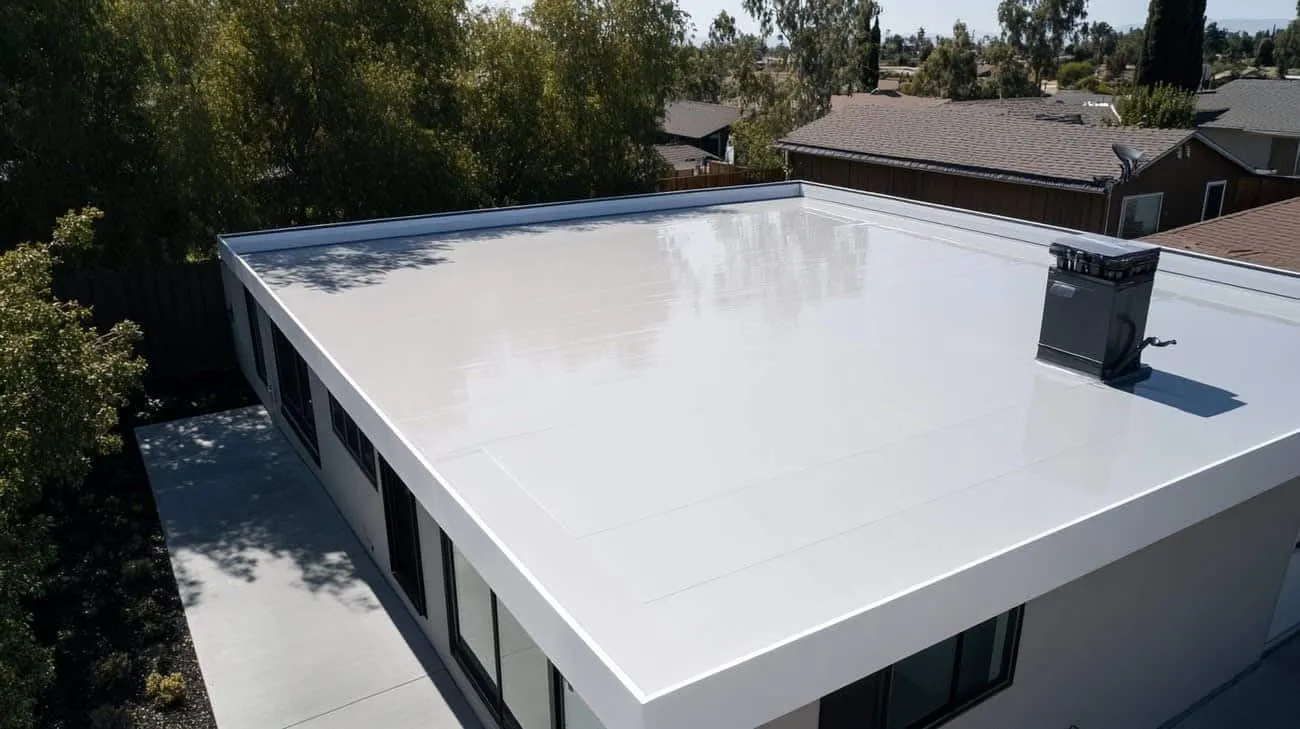 Modern flat roof with white TPO membrane – strong, waterproof roofing perfect for contemporary architecture