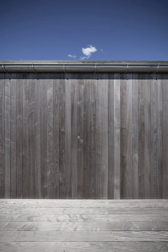 彼得疗养院——黄昏光线温暖木饰面与露台